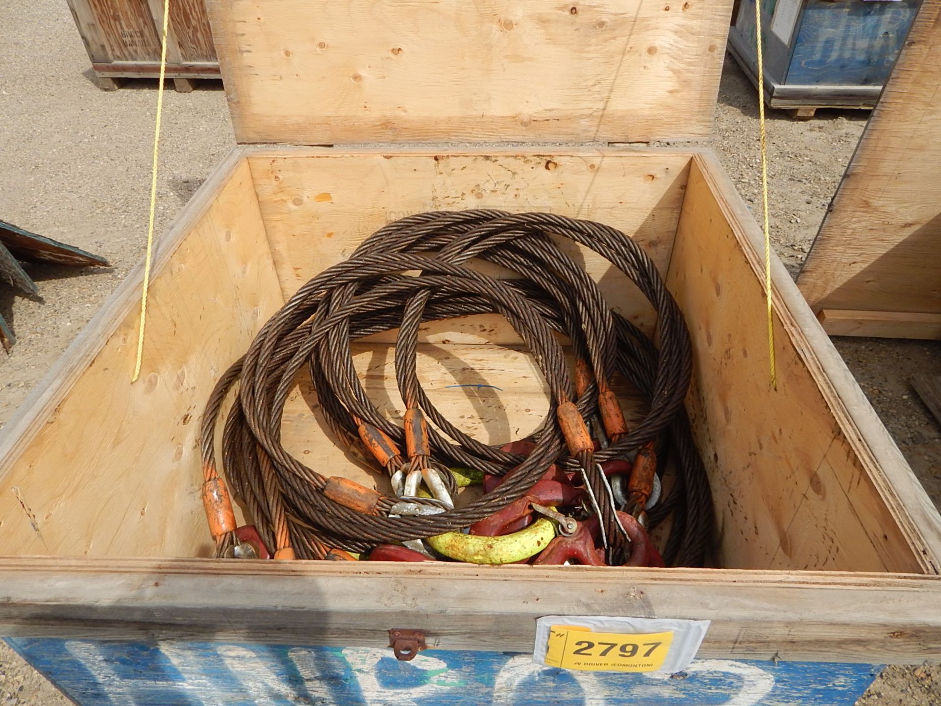 LOT/ CONTENTS OF CRATE CONSISTING OF WIRE ROPE LIFTING SLINGS