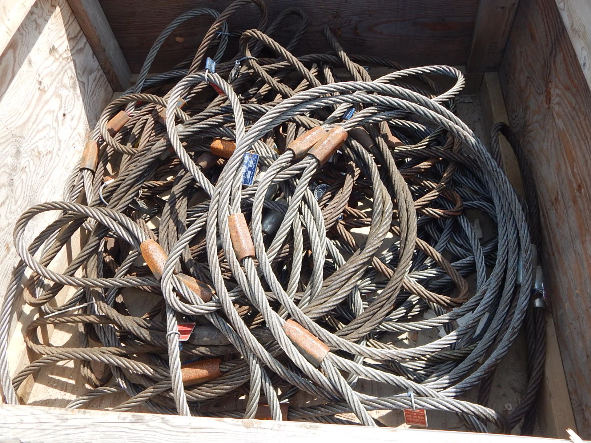 LOT/ CONTENTS OF CRATE CONSISTING OF WIRE ROPE - Image 2 of 2