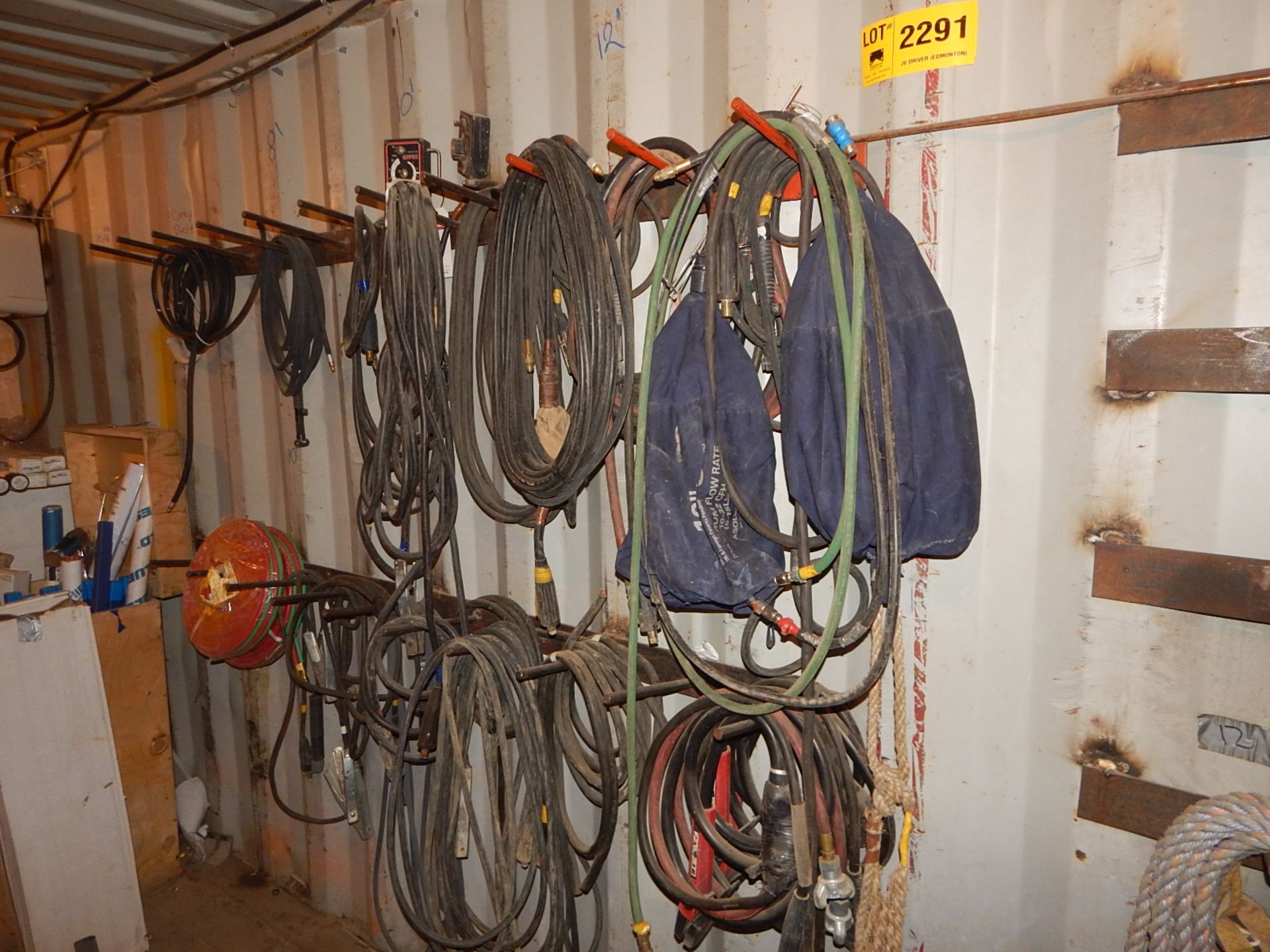 LOT/ WELDING AND OXYACETYLENE CABLES AND HOSE (TOOL CRIB)