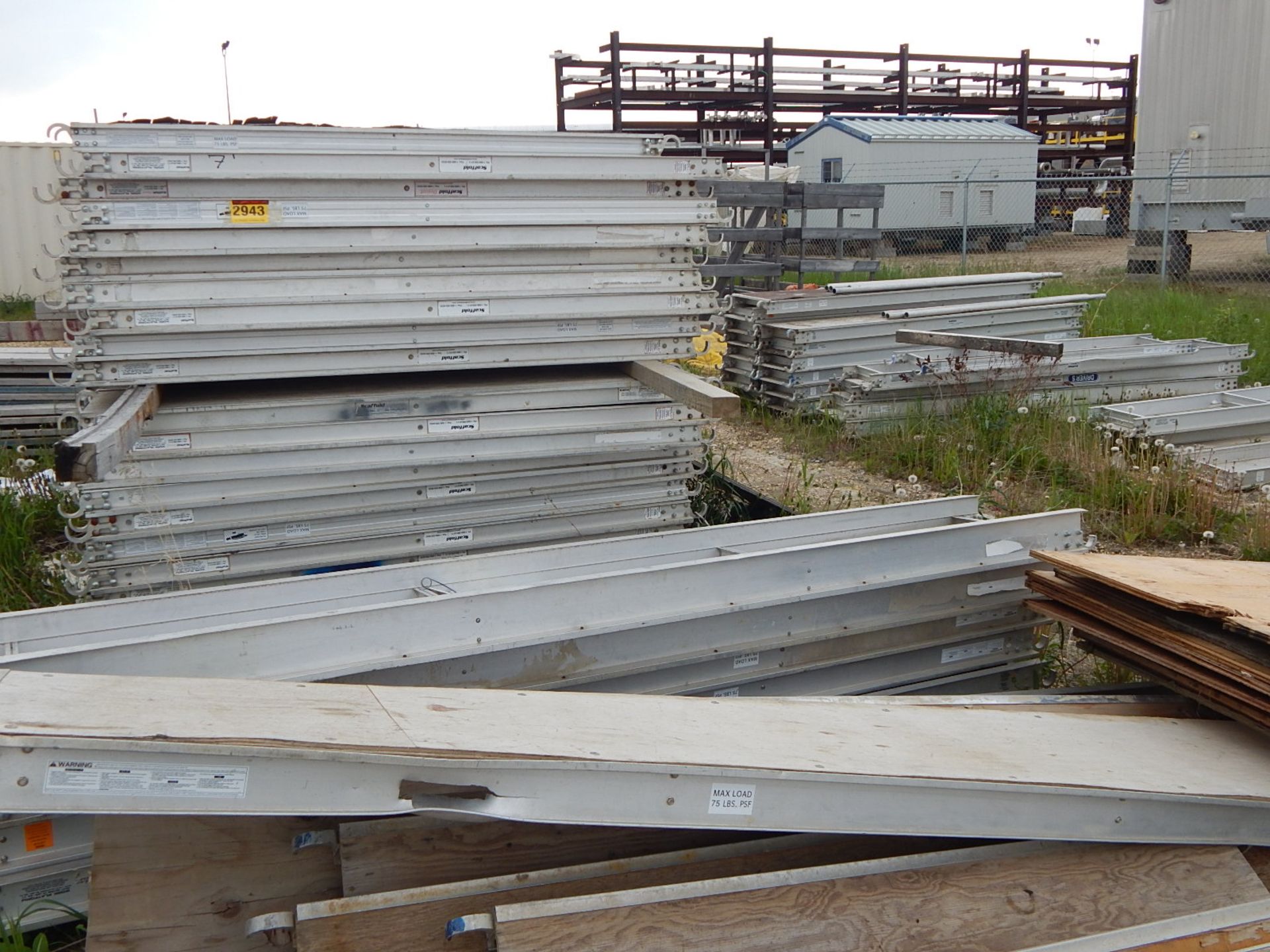 LOT/ 7' HEAVY DUTY ALUMINUM PLYWOOD DECK