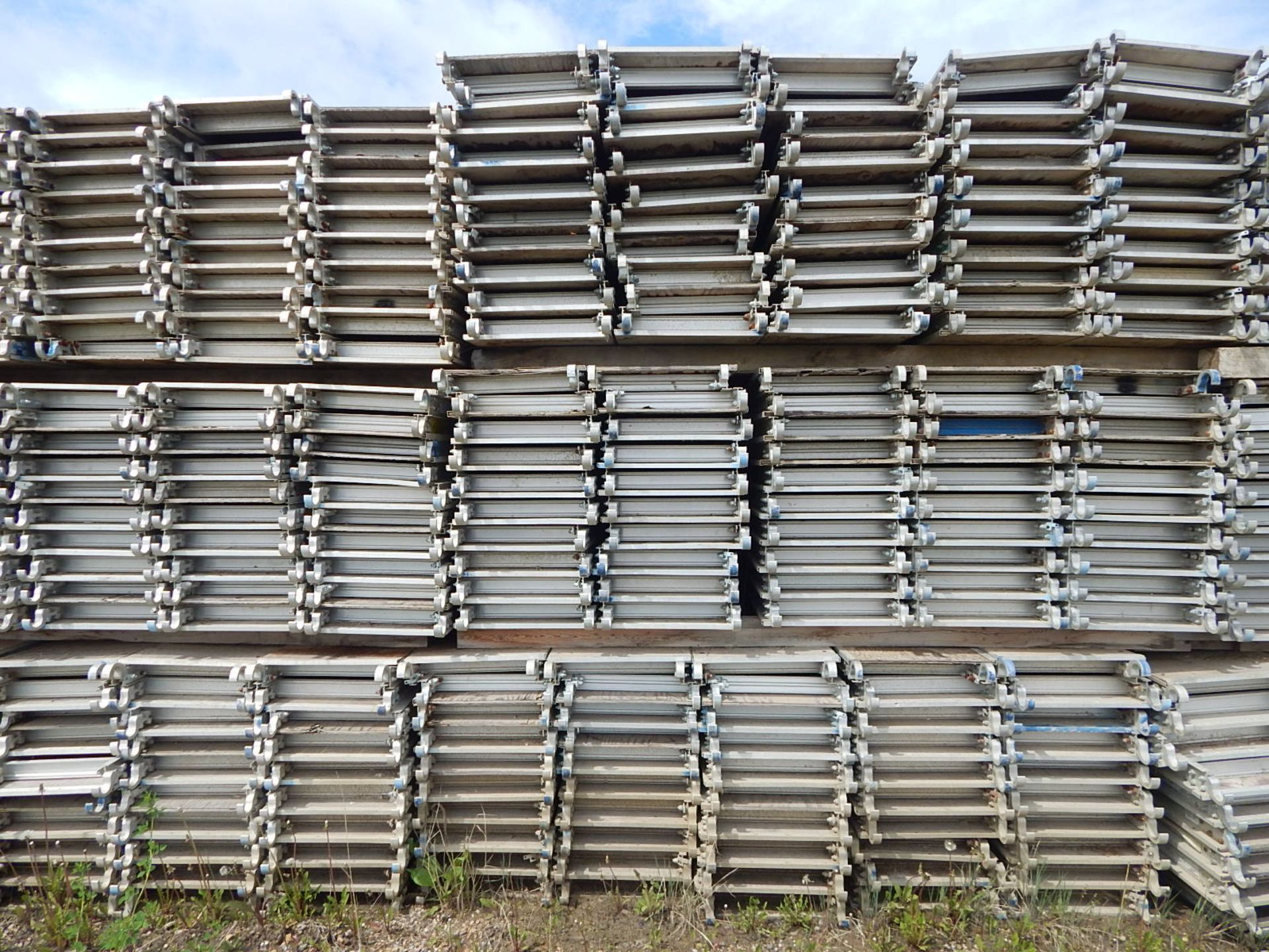 LOT/ (50) PIECES OF 10' HEAVY DUTY ALUMINUM PLYWOOD DECK (CI) - Image 3 of 4
