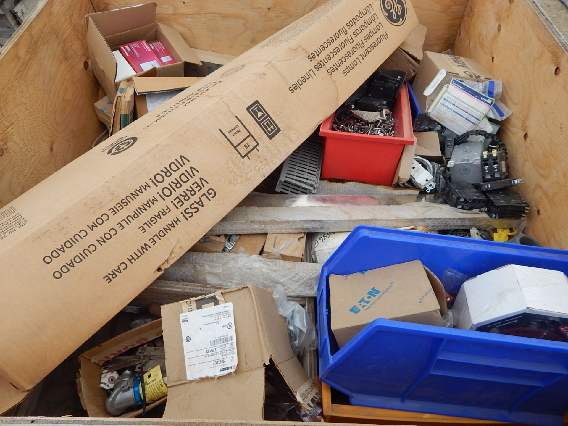 LOT/ CONTENTS OF CRATE CONSISTING OF ELECTRICAL AND LIGHTING HARDWARE - Image 2 of 2