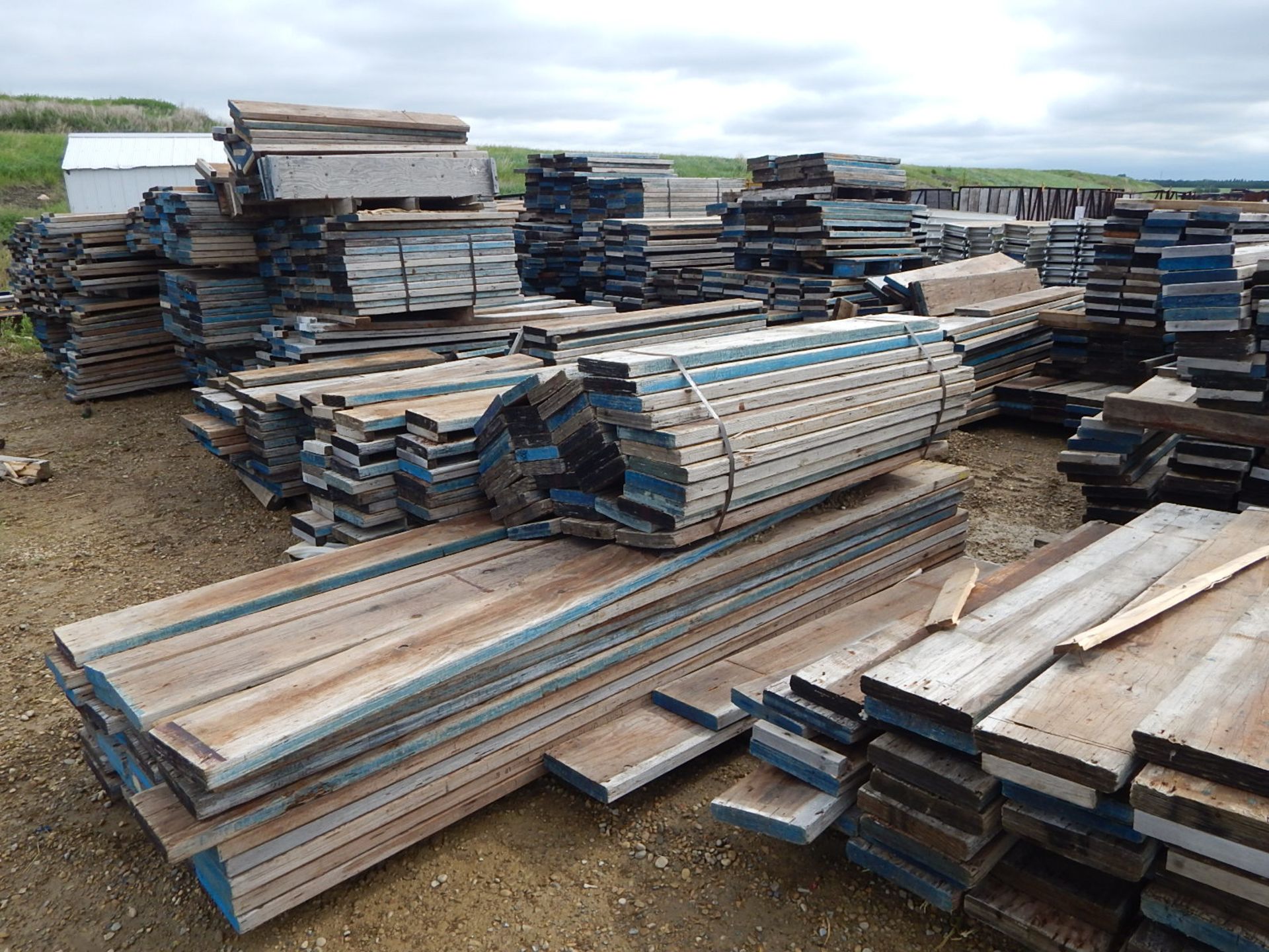 LOT/ WOOD SCAFFOLDING PLANKS (CI) - Image 2 of 4