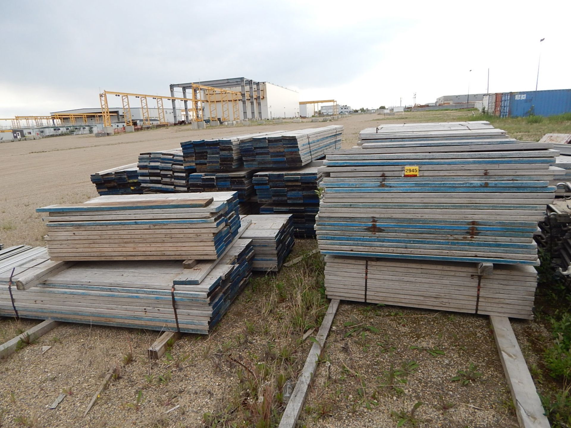 LOT/ WOOD SCAFFOLDING PLANKS - Image 2 of 4