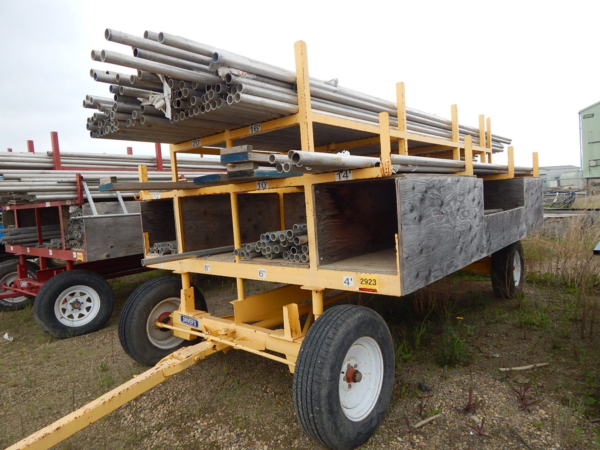 LOT/ SCAFFOLDING YARD TRAILER WITH CONTENTS - Image 3 of 3