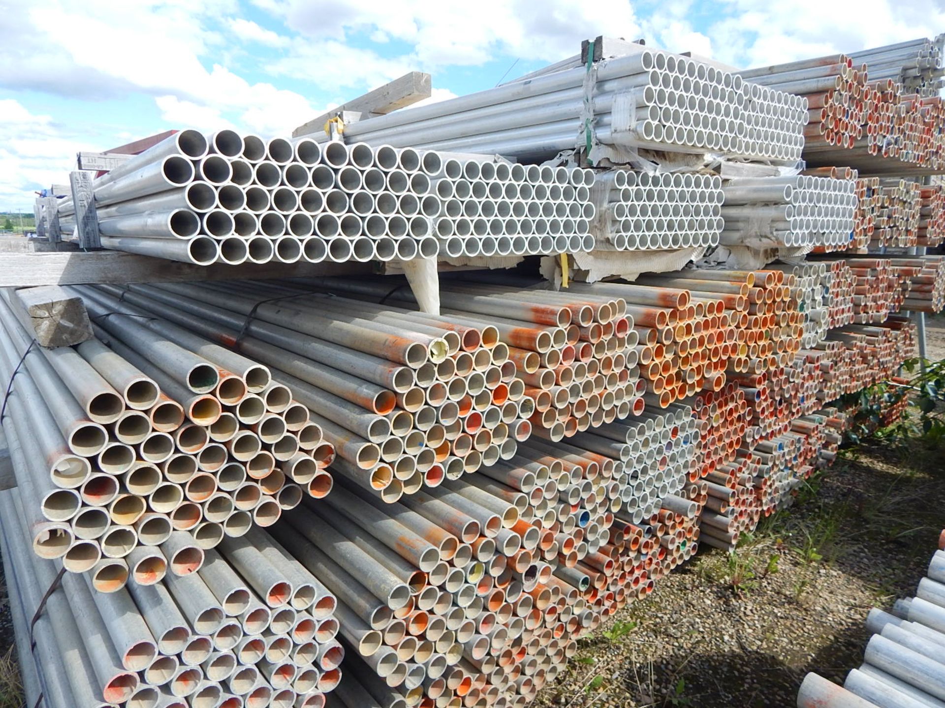 LOT/ 100 PIECES OF 16' ALUMINUM SCAFFOLDING TUBE (CI) - Image 2 of 3