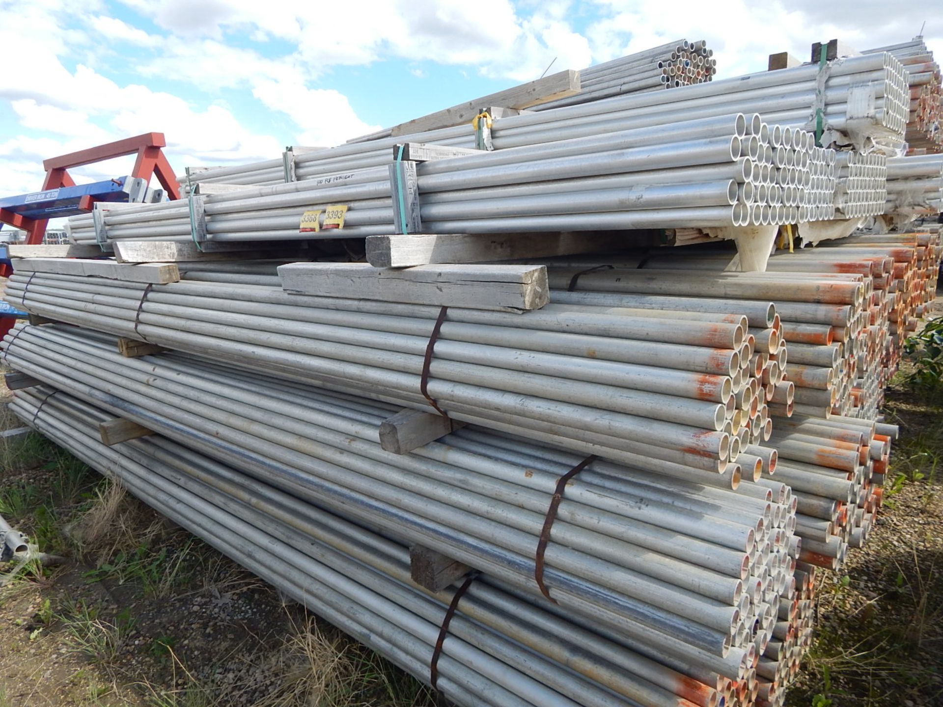 LOT/ 100 PIECES OF 16' ALUMINUM SCAFFOLDING TUBE (CI)