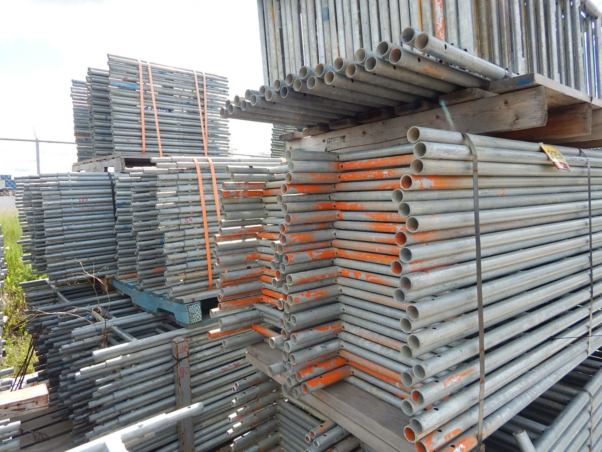 LOT/ APPROX. 400 PIECES OF 5' SCAFFOLDING ACCESS LADDERS (CI) - Image 3 of 3