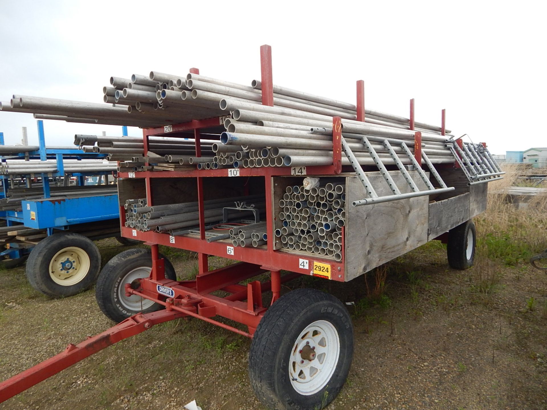 LOT/ SCAFFOLDING YARD TRAILER WITH CONTENTS - Image 3 of 3