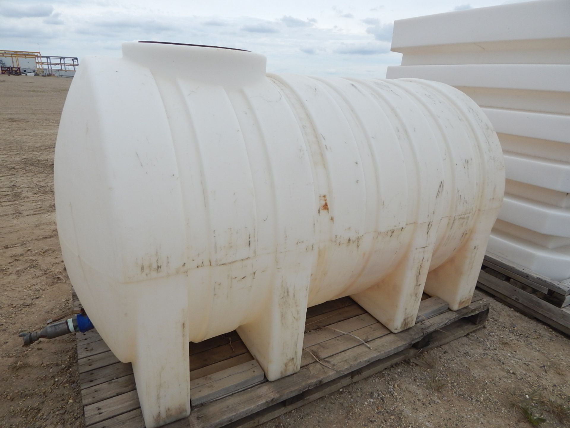 LIQUID STORAGE TANK WITH APPROX. 500GALLON CAPACITY, S/N: N/A - Image 2 of 2