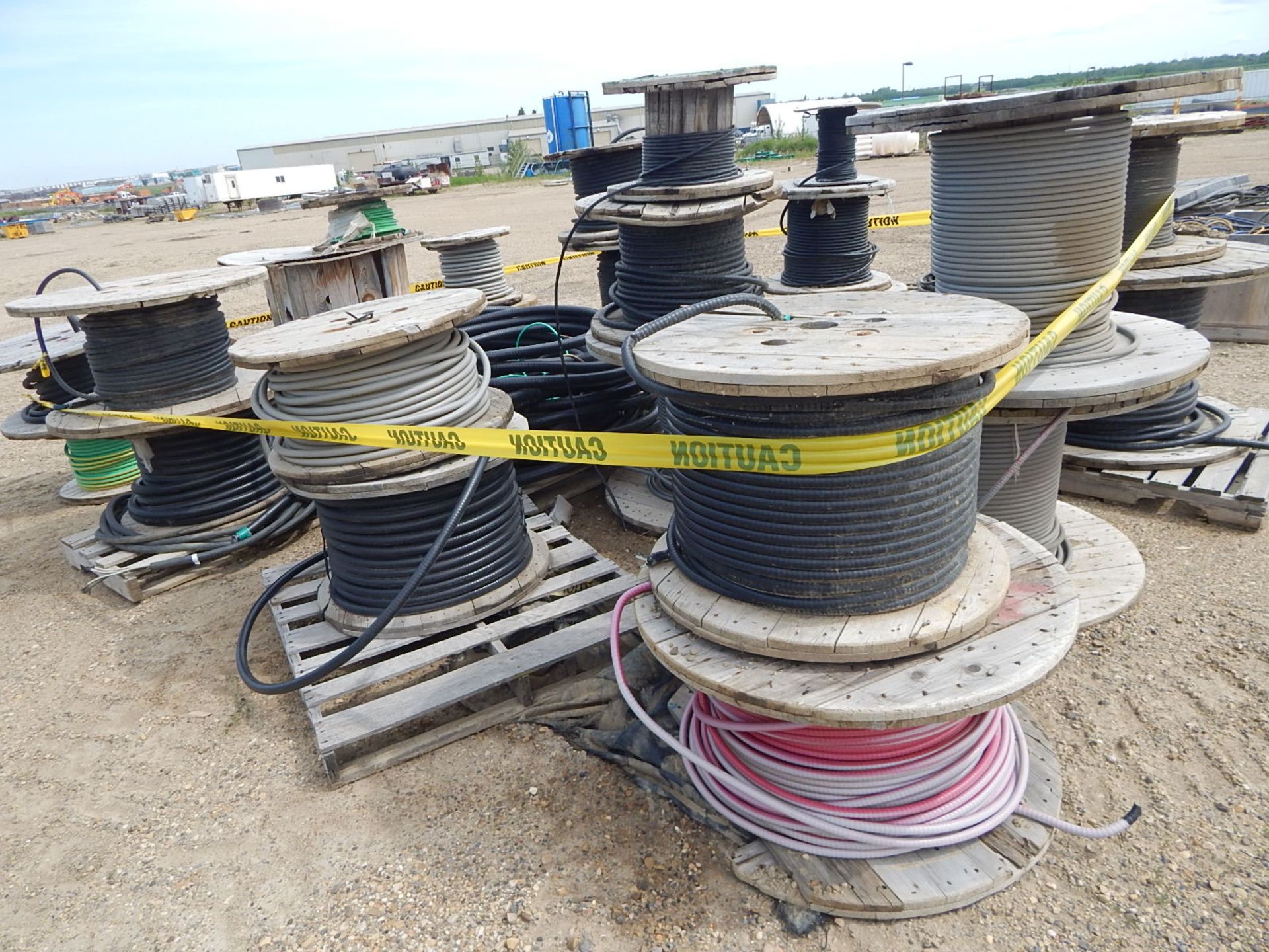 LOT/ REELS OF ASSORTED ELECTRICAL CABLE - Image 3 of 3