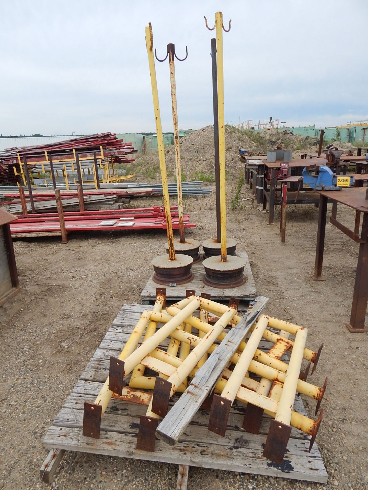 LOT/ LARGE STEEL WORK TABLE WITH VISE AND STANDS - Image 3 of 3