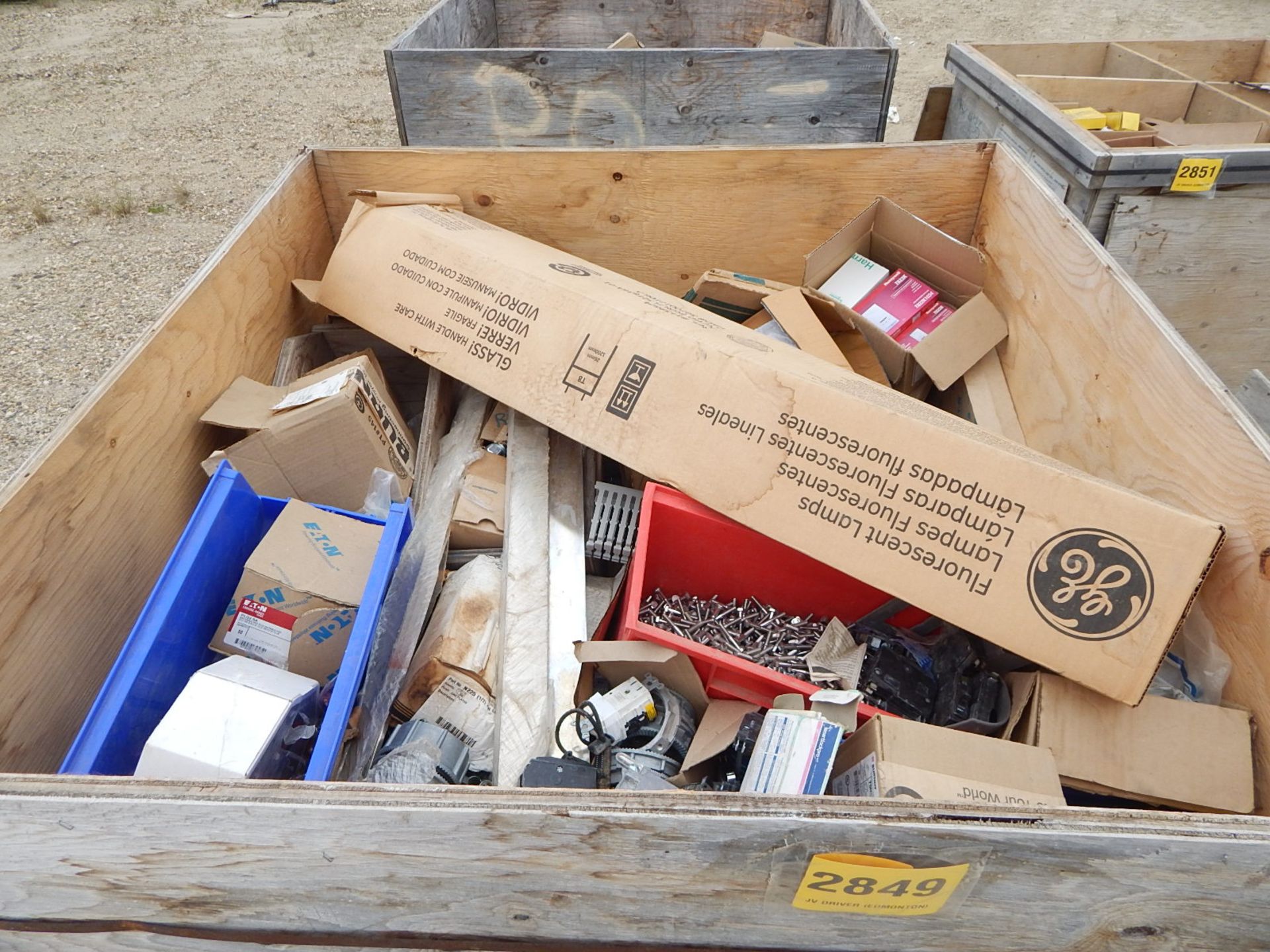 LOT/ CONTENTS OF CRATE CONSISTING OF ELECTRICAL AND LIGHTING HARDWARE