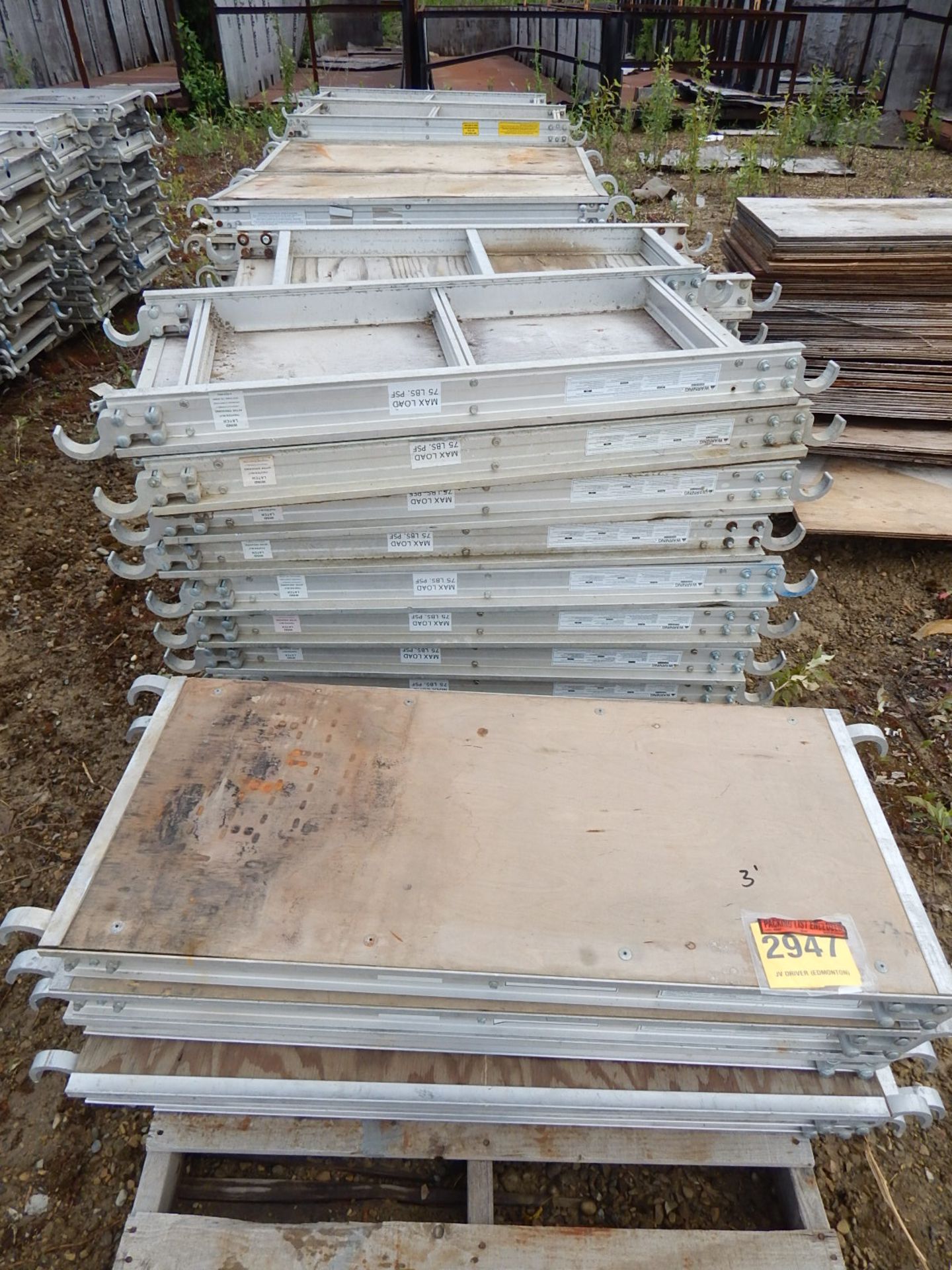 LOT/ 3' HEAVY DUTY ALUMINUM PLYWOOD DECK (CI)