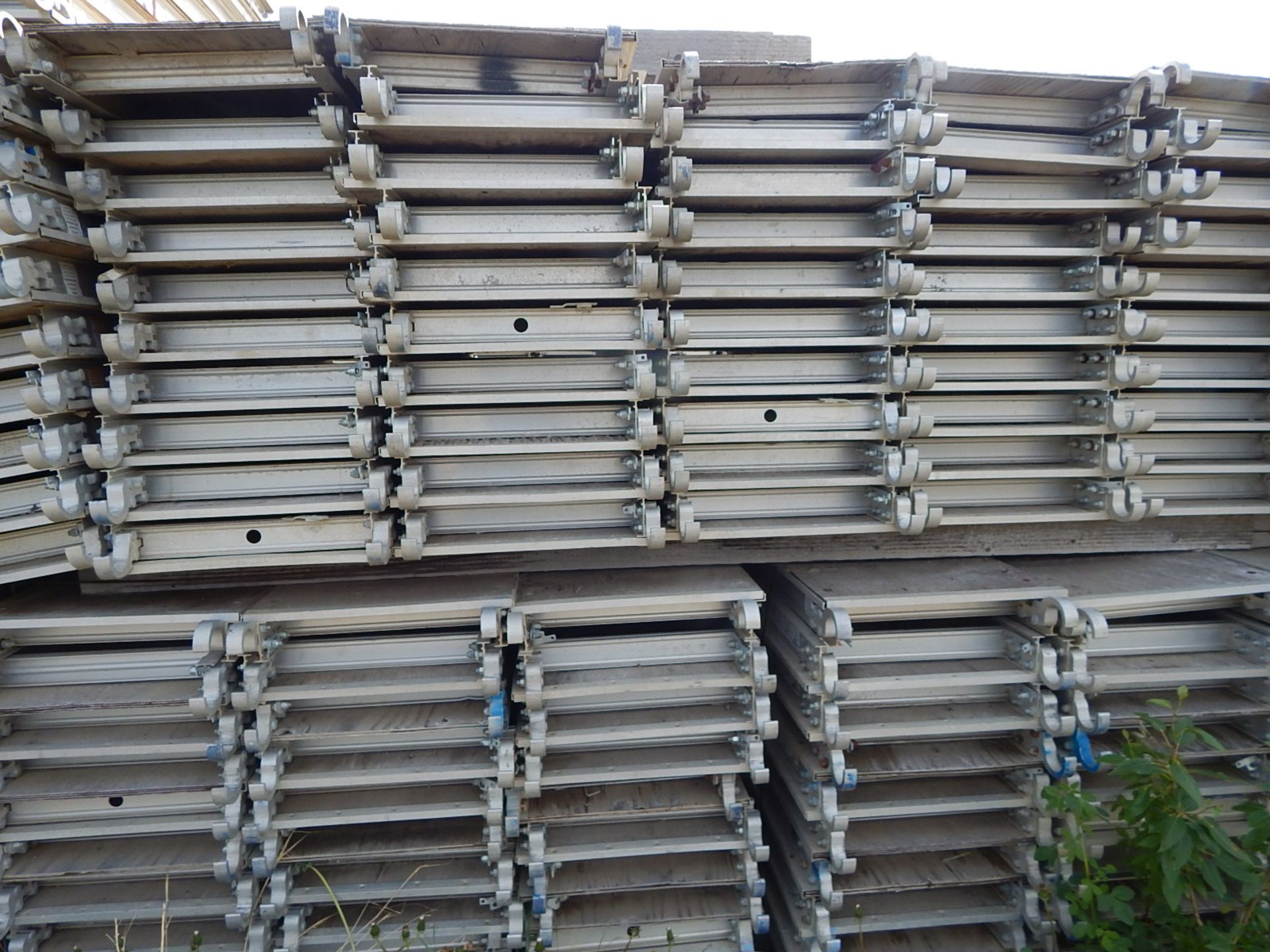 LOT/ (50) PIECES OF 5' HEAVY DUTY ALUMINUM PLYWOOD DECK (CI) - Image 3 of 4