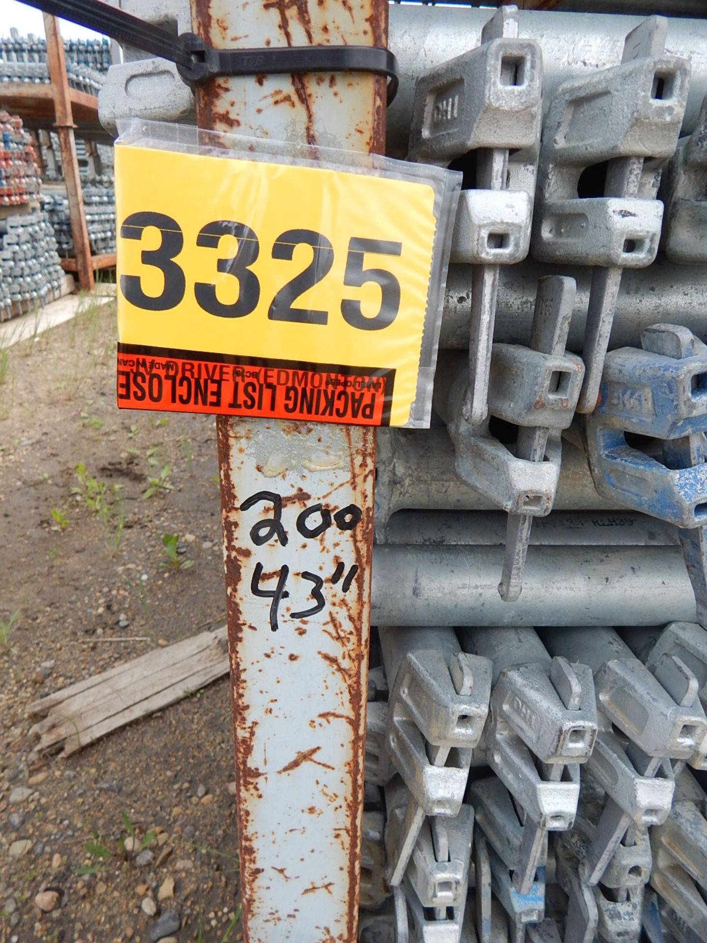 LOT/ APPROX. 200 PIECES OF 43" SCAFFOLDING LEDGERS (CI) - Image 2 of 3