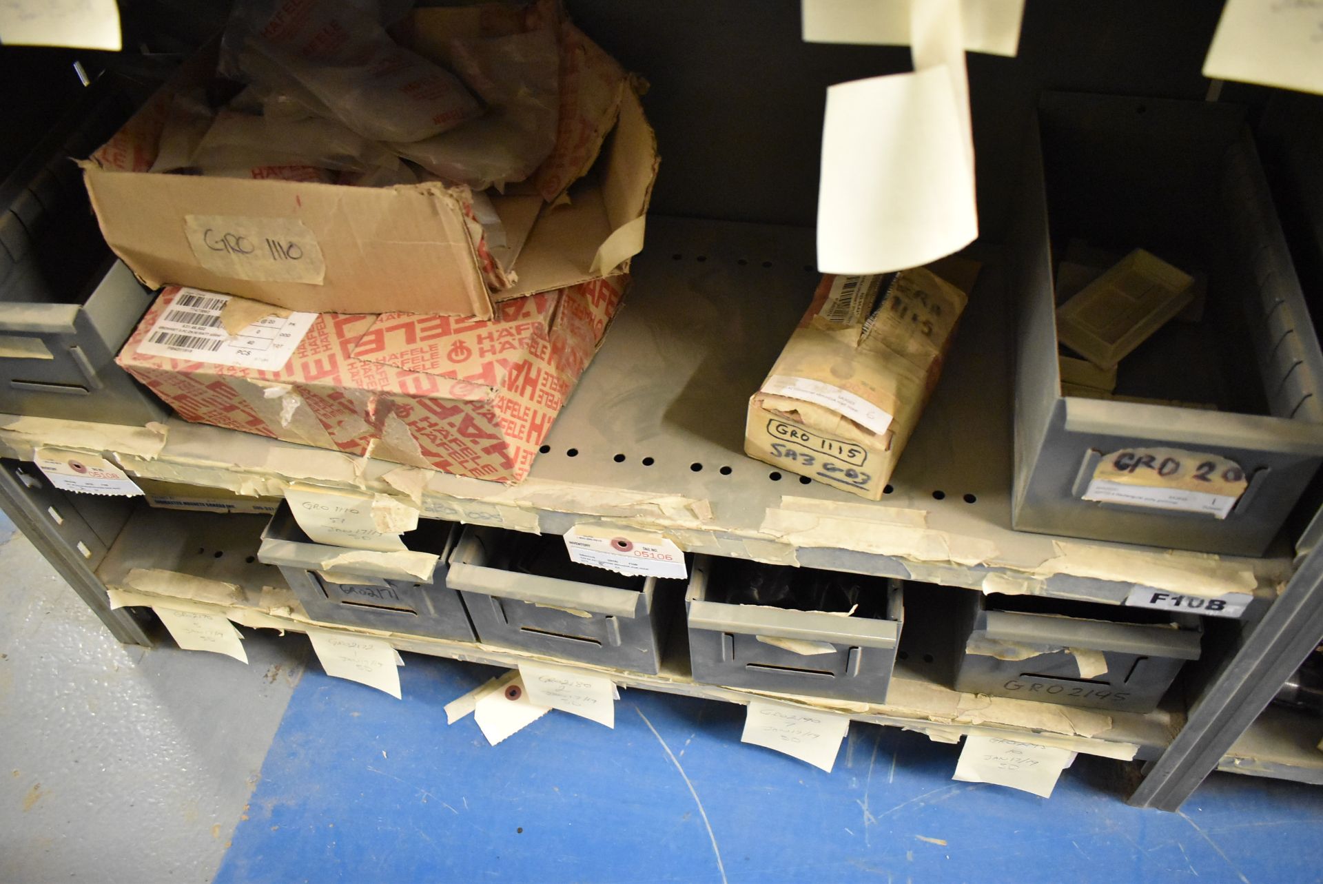 LOT/ CONTENTS OF SHELVES - INCLUDING CABINET HARDWARE, HARDWARE - Image 4 of 4