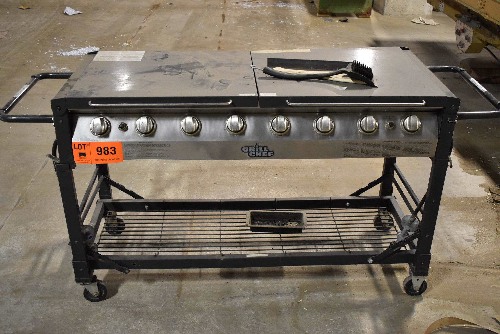 GRILL CHEF 8 BURNER PROPANE BBQ