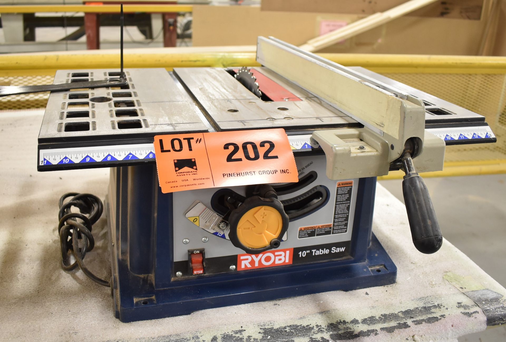 RYOBI 10 BENCH-TYPE TABLE SAW