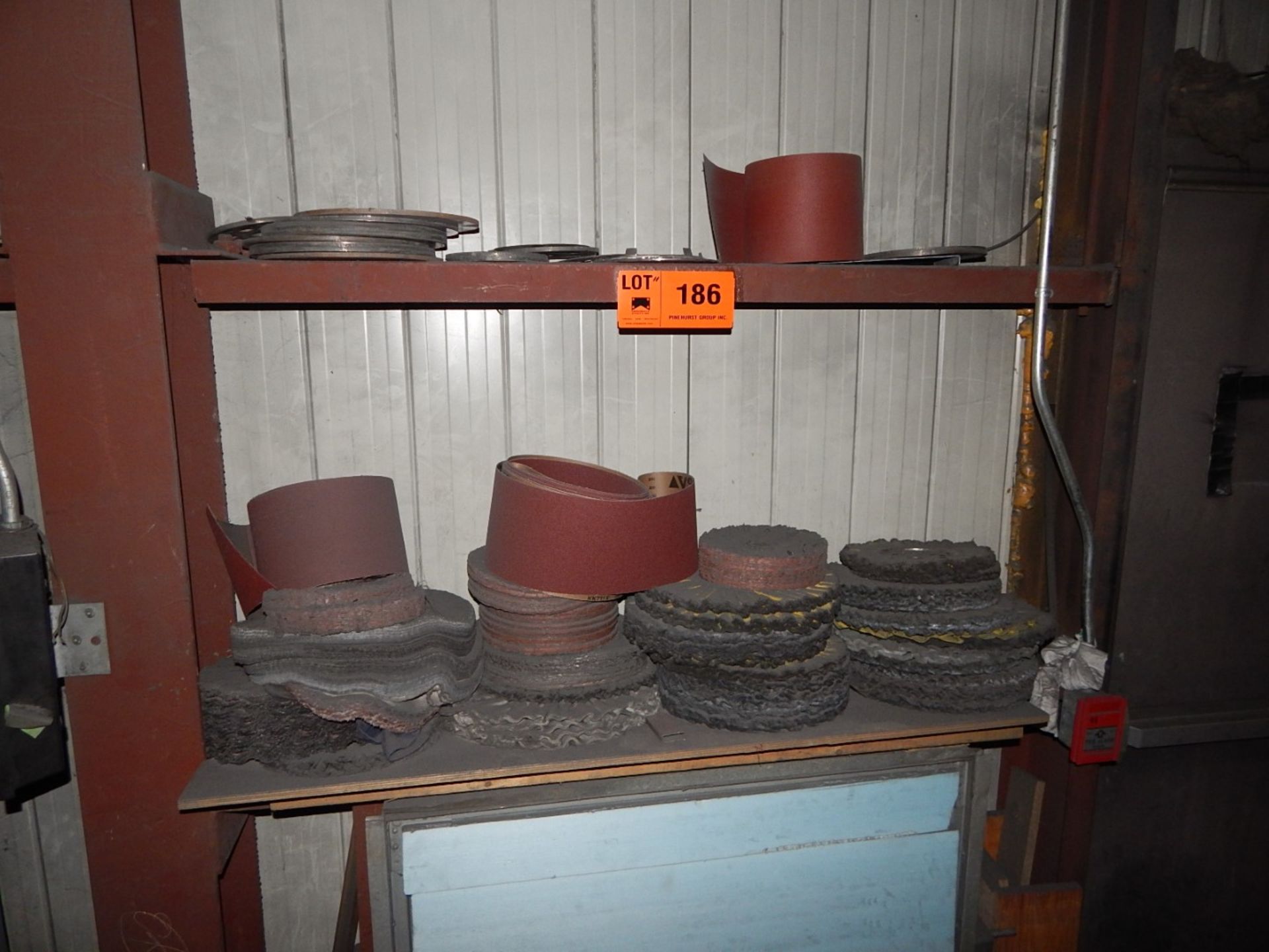 LOT/ SANDING BELTS & BUFFING WHEELS