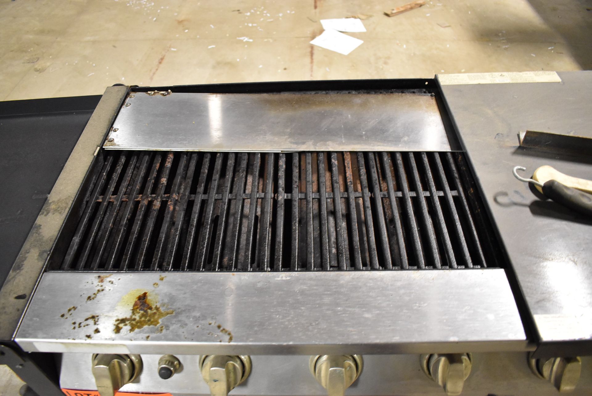 GRILL CHEF 8 BURNER PROPANE BBQ - Image 2 of 2