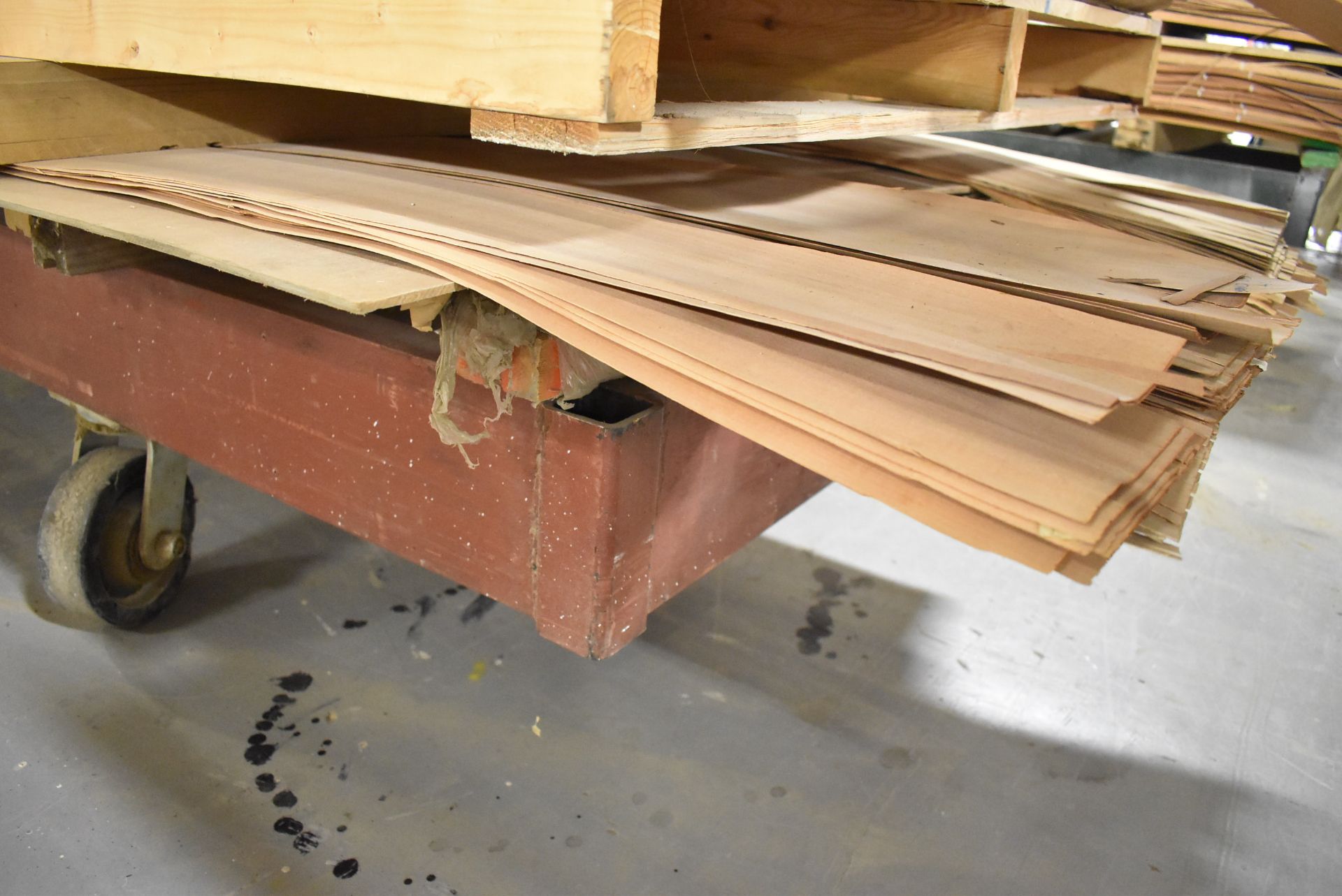 LOT/ SKID OF VENEER (MATERIAL CART NOT INCLUDED) - Image 3 of 3