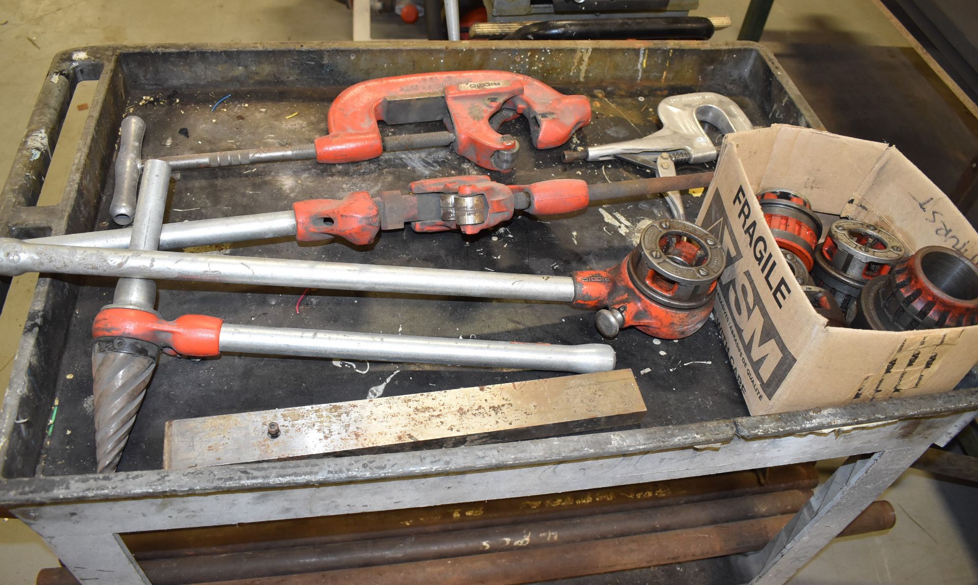 LOT/ RIDGID 300 COMPACT PORTABLE PIPE THREADER WITH PIPE THREADING TOOLS [RIGGING FEES FOR LOT #45 - - Image 2 of 3