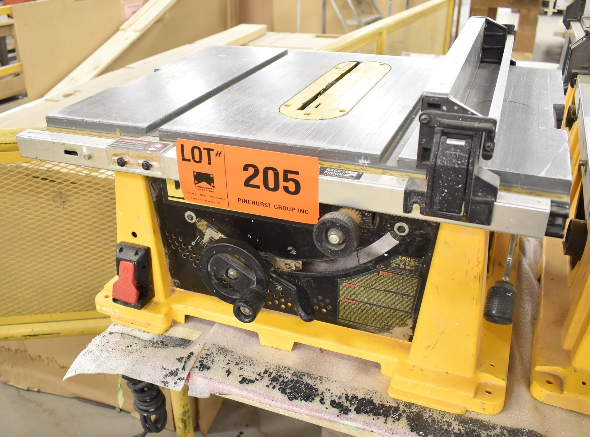 DEWALT DW744 10" BENCH-TYPE TABLE SAW