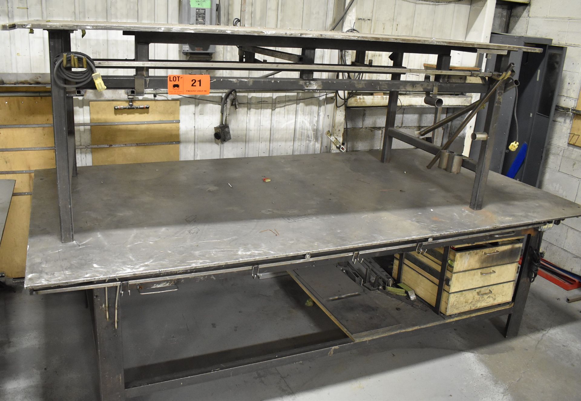 LOT/ (2) STEEL WELDING TABLES [RIGGING FEES FOR LOT #21 - $25 USD PLUS APPLICABLE TAXES]