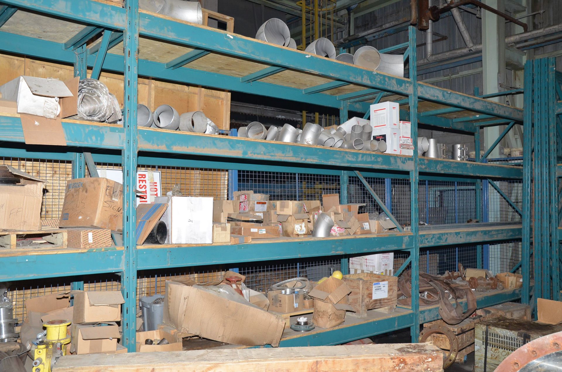 LOT/ CONTENTS OF CAGE CONSISTING OF PALLETS, PARTS, COMPONENTS, AND SPARES [RIGGING FEES FOR LOT # - Image 4 of 9
