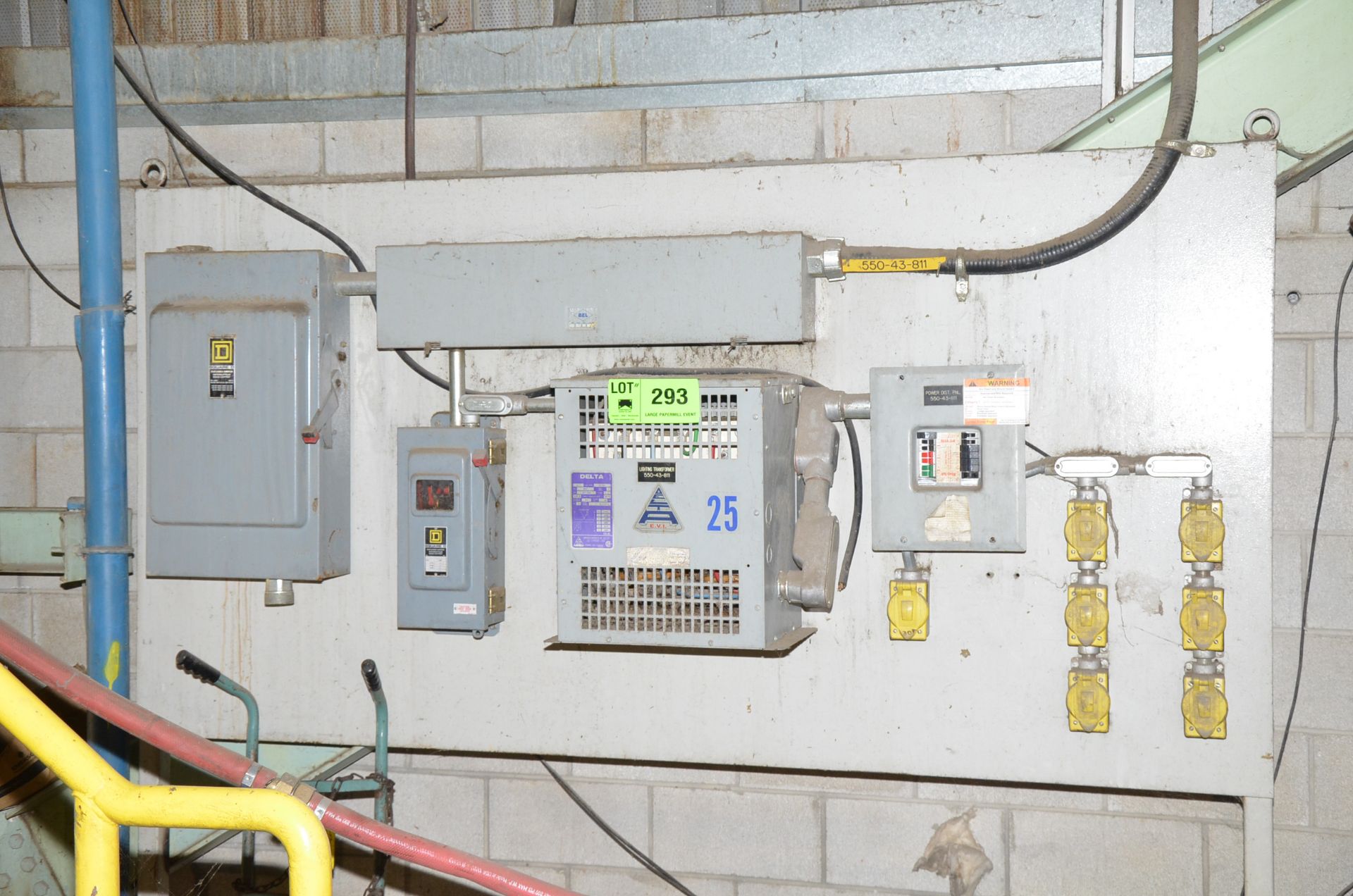 LOT/ 25KVA/600-120-240V/1PH/60HZ TRANSFORMER, DISCONNECT BOXES, BREAKER PANEL AND PLUGS [RIGGING