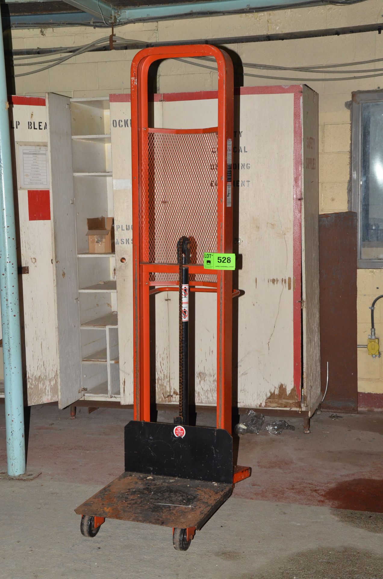 HYDRAULIC LIFTING CART, S/N N/A [RIGGING FEES FOR LOT #528 - $60 USD PLUS APPLICABLE TAXES]