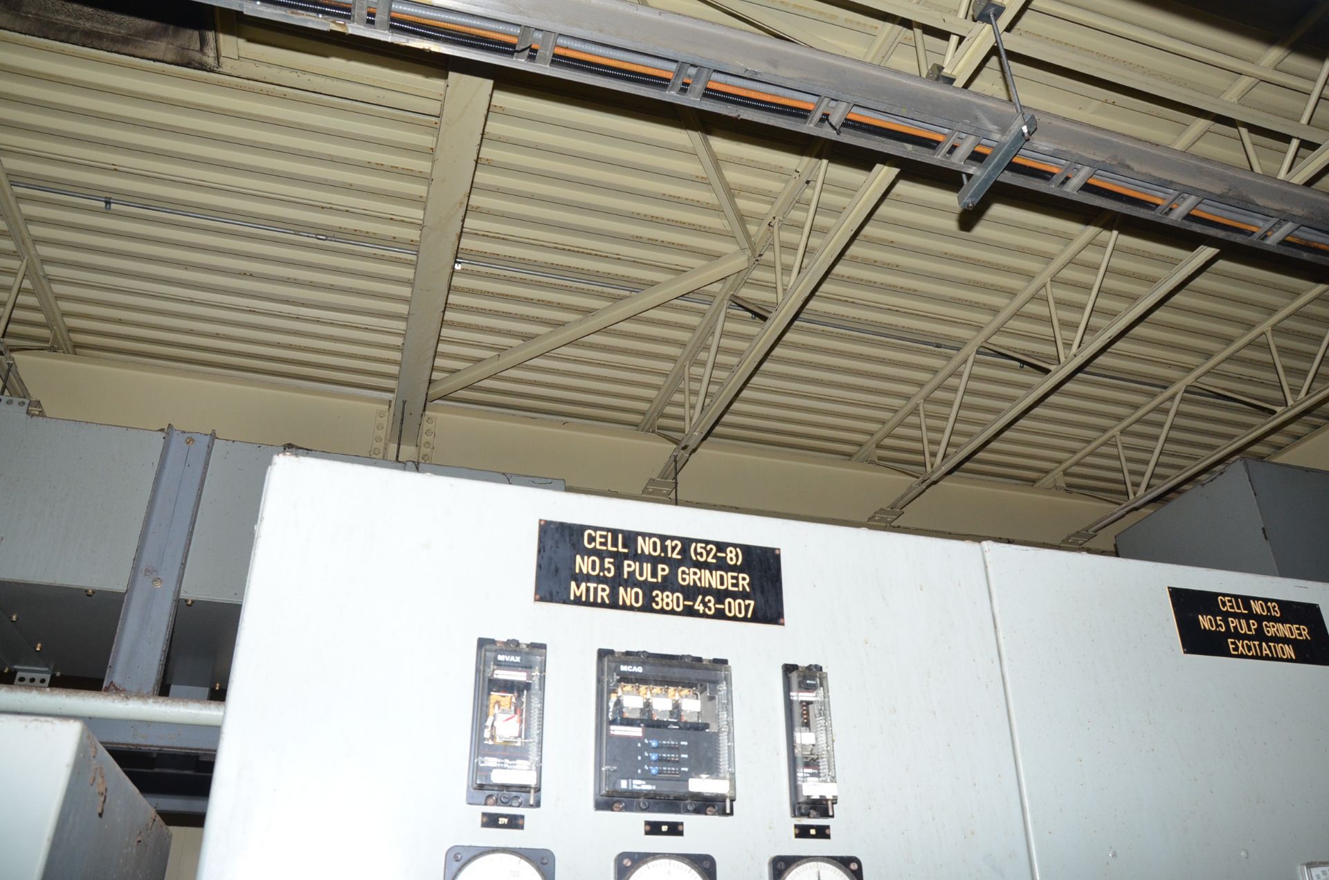 LOT/ WESTINGHOUSE-SCHNEIDER HIGH VOLTAGE 40-BANK SWITCHGEAR UNIT, S/N N/A [RIGGING FEES FOR LOT #749 - Image 17 of 18