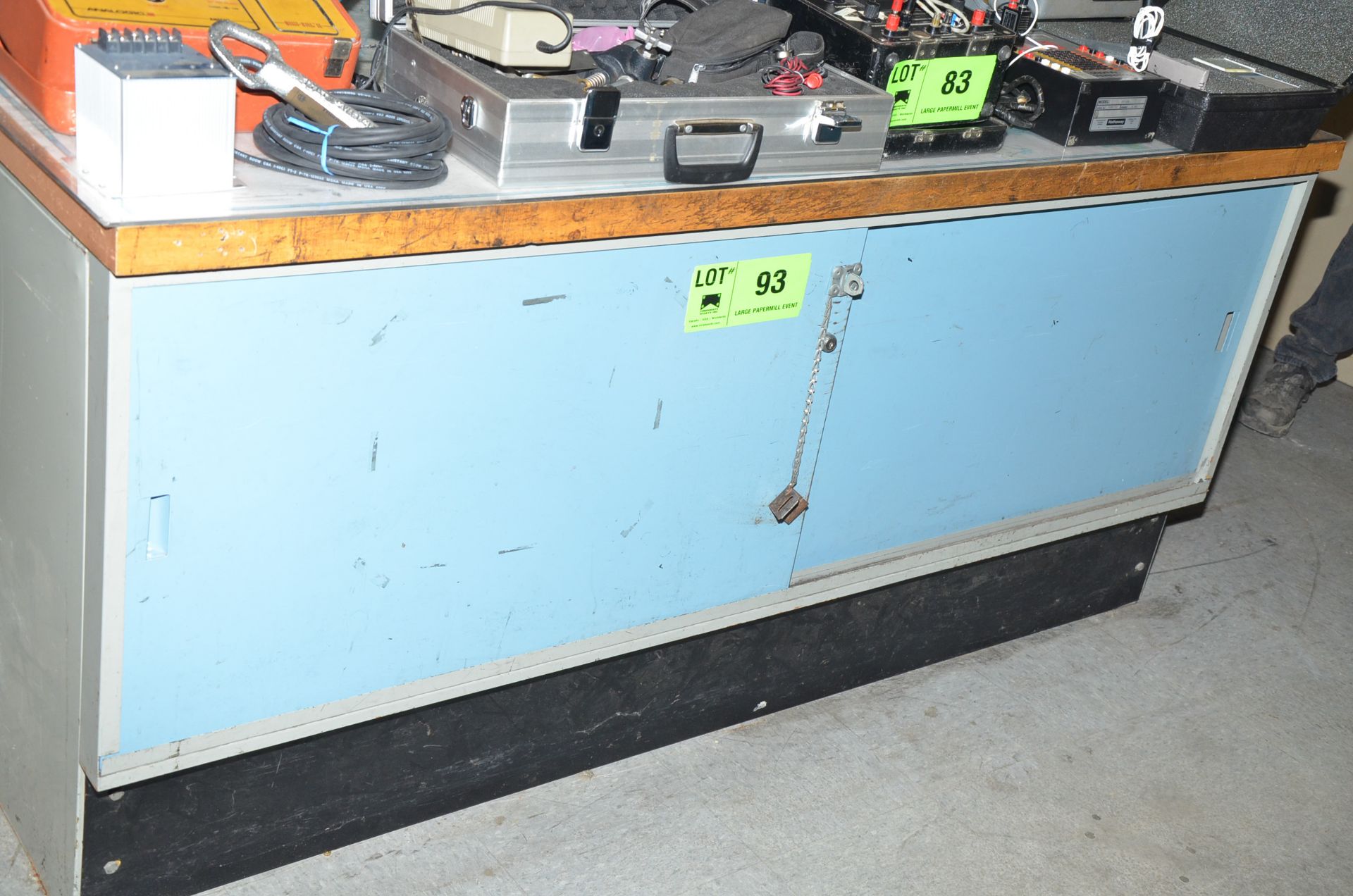 LOT/ BUTCHER BLOCK WORK BENCH WITH CONTENTS [RIGGING FEES FOR LOT #93 - $85 USD PLUS APPLICABLE