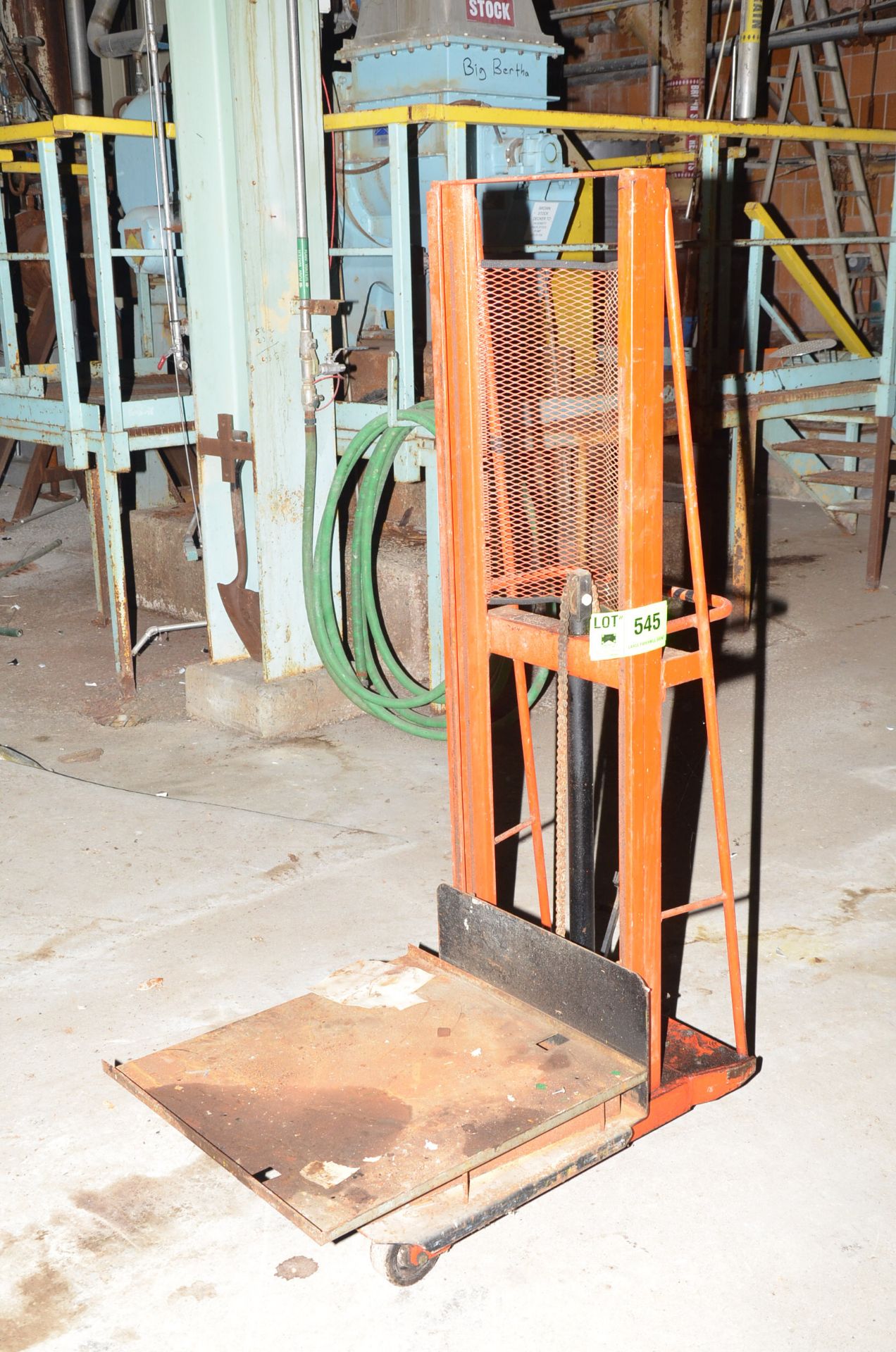 HYDRAULIC LIFTING CART, S/N N/A [RIGGING FEES FOR LOT #545 - $85 USD PLUS APPLICABLE TAXES]