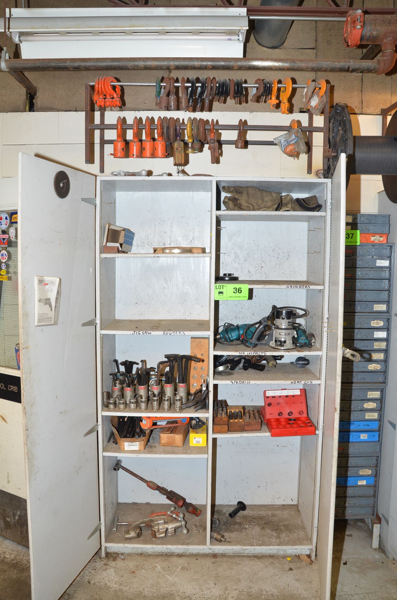 LOT/ CABINET WITH CONTENTS CONSISTING OF TOOLING AND SUPPLIES [RIGGING FEES FOR LOT #36 - $125 USD