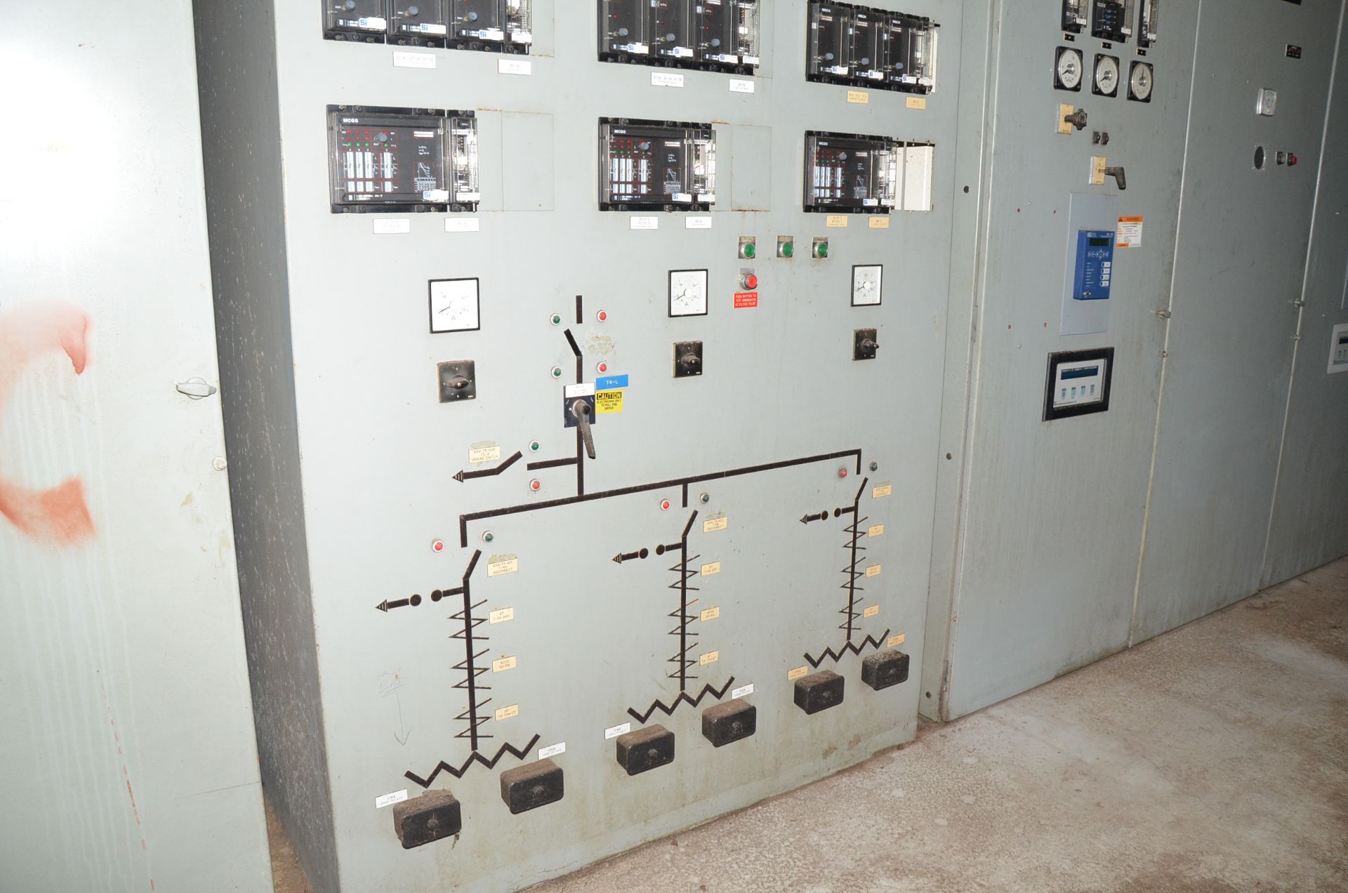 LOT/ WESTINGHOUSE-SCHNEIDER HIGH VOLTAGE 40-BANK SWITCHGEAR UNIT, S/N N/A [RIGGING FEES FOR LOT #749 - Image 15 of 18