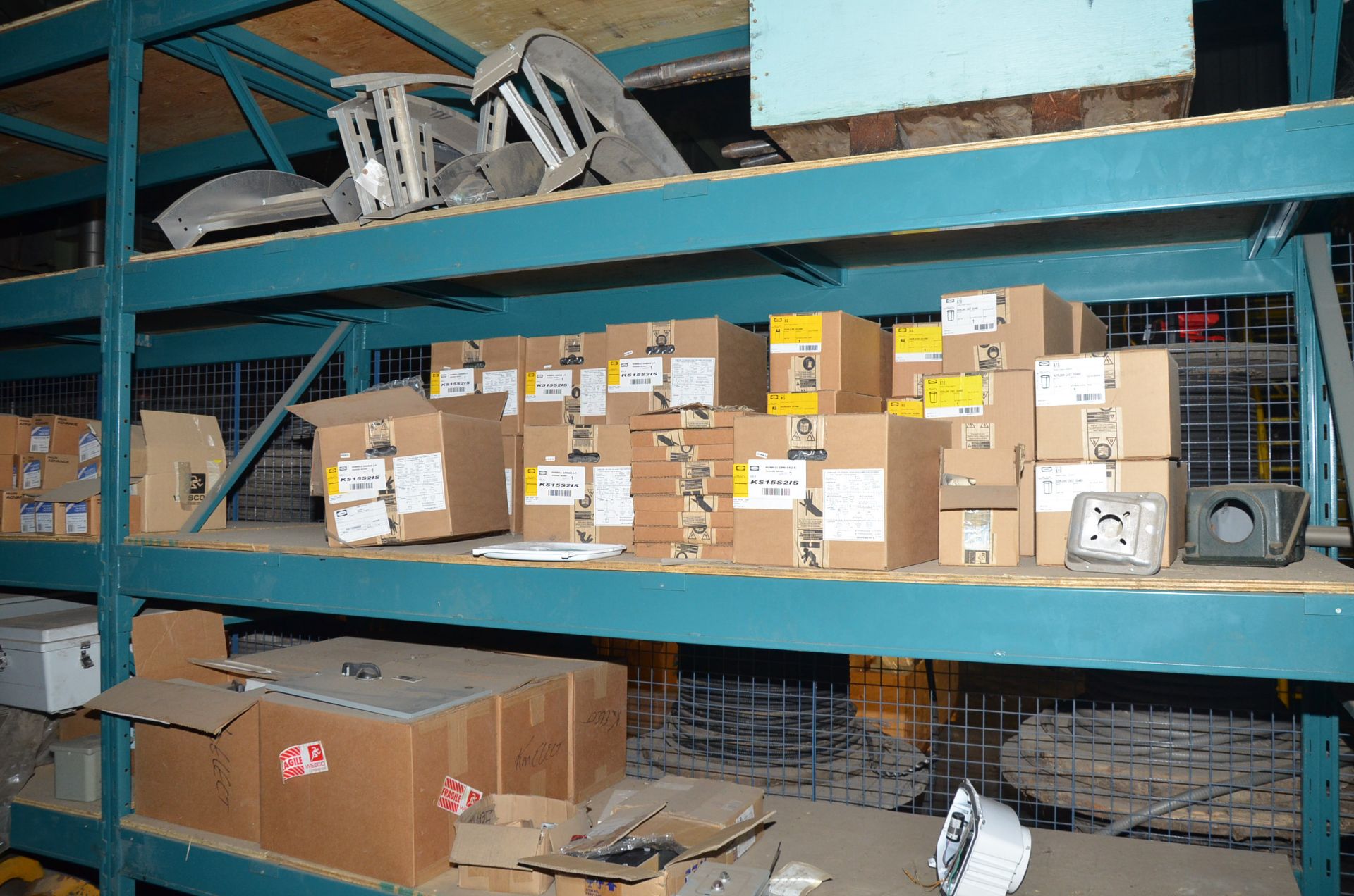 LOT/ CONTENTS OF CAGE CONSISTING OF PALLETS, PARTS, COMPONENTS, AND SPARES [RIGGING FEES FOR LOT # - Image 4 of 8