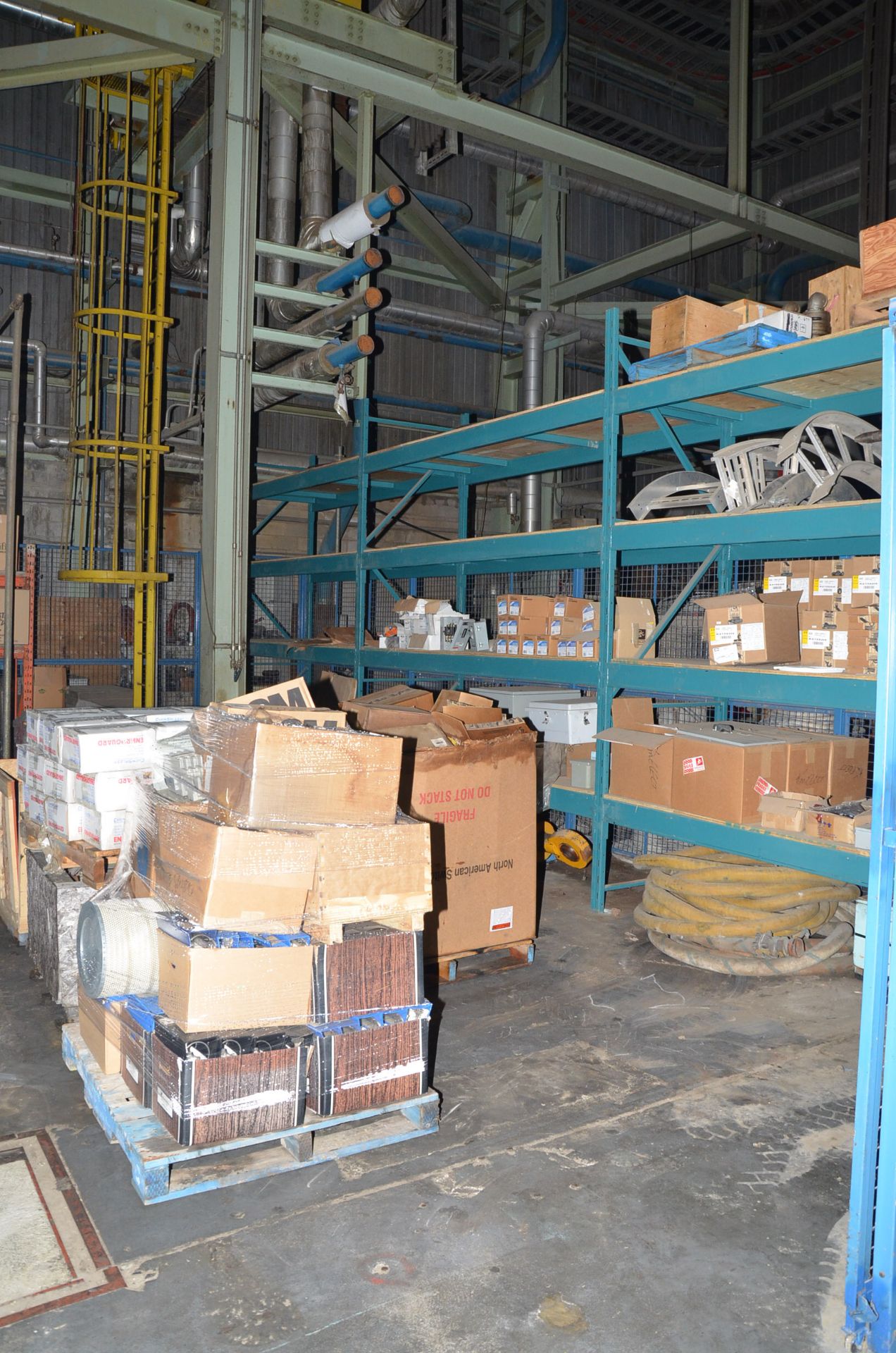 LOT/ CONTENTS OF CAGE CONSISTING OF PALLETS, PARTS, COMPONENTS, AND SPARES [RIGGING FEES FOR LOT # - Image 2 of 8