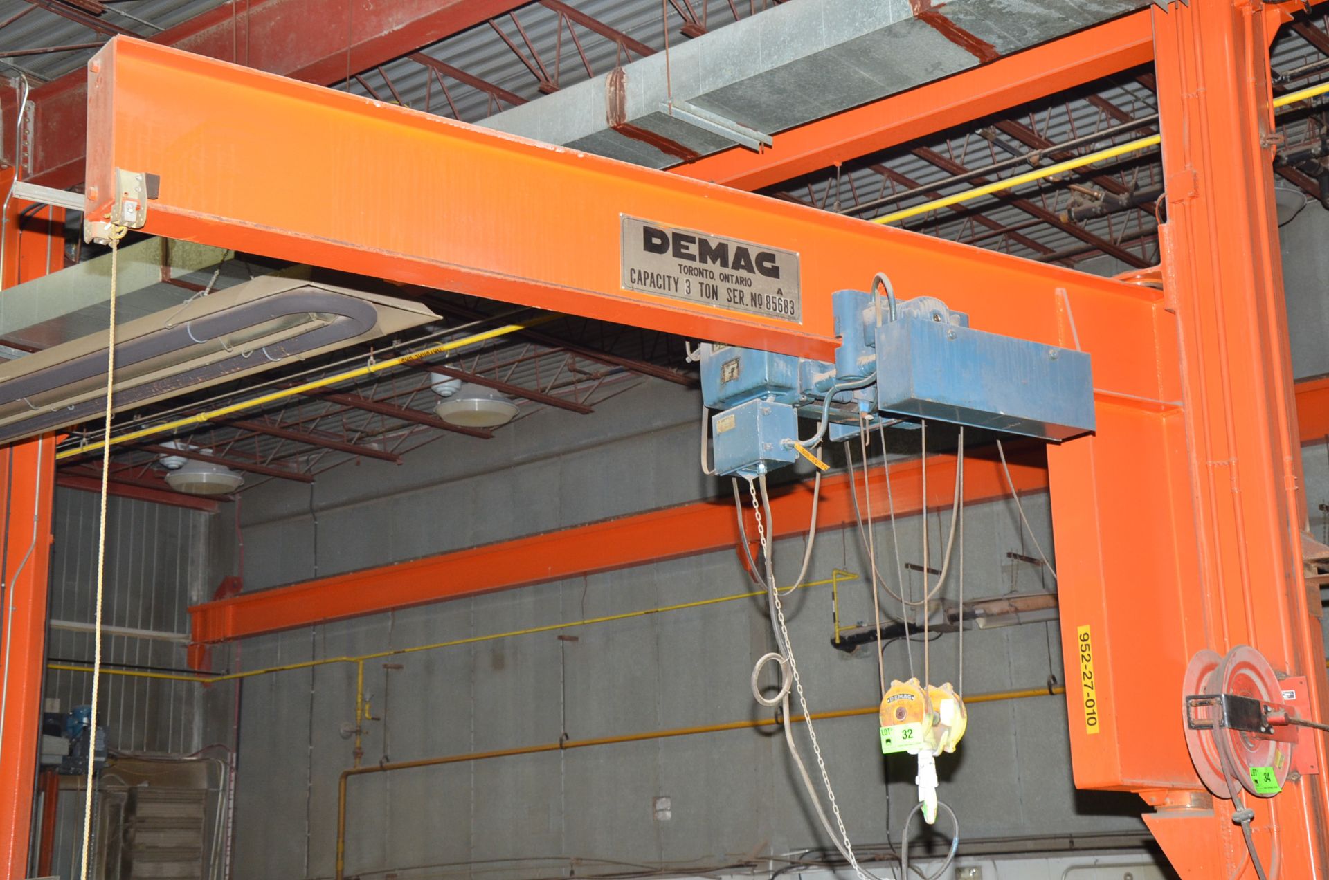 DEMAG 3TON COLUMN MOUNTED JIB ARM WITH 13' SPAN AND 12' HEIGHT UNDER THE HOOK, S/N: 85682 [RIGGING - Image 2 of 3