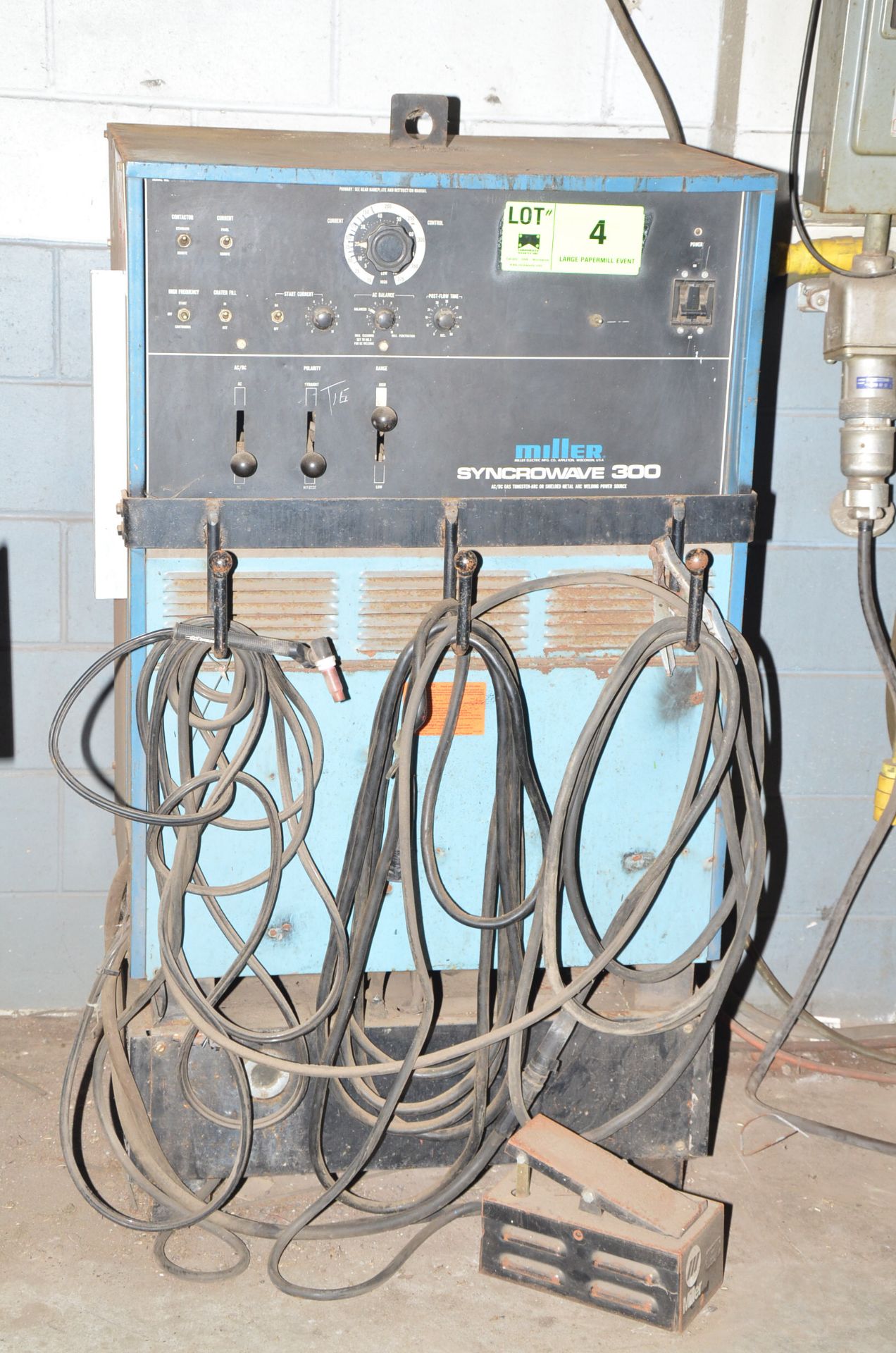 MILLER SYNCROWAVE 300 AC/DC TIG WELDER WITH CABLES AND GUN, S/N: N/A [RIGGING FEES FOR LOT #4 - $