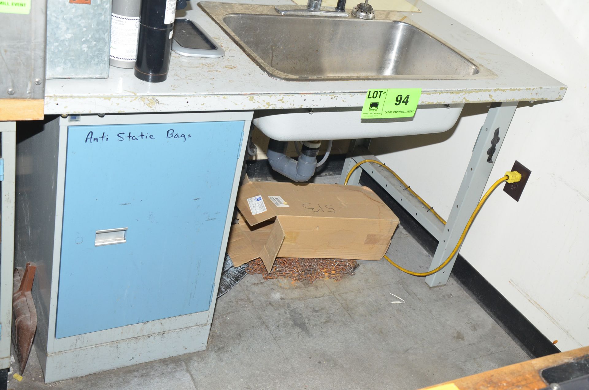 STAINLESS STEEL SINK, S/N: N/A [RIGGING FEES FOR LOT #94 - $85 USD PLUS APPLICABLE TAXES]