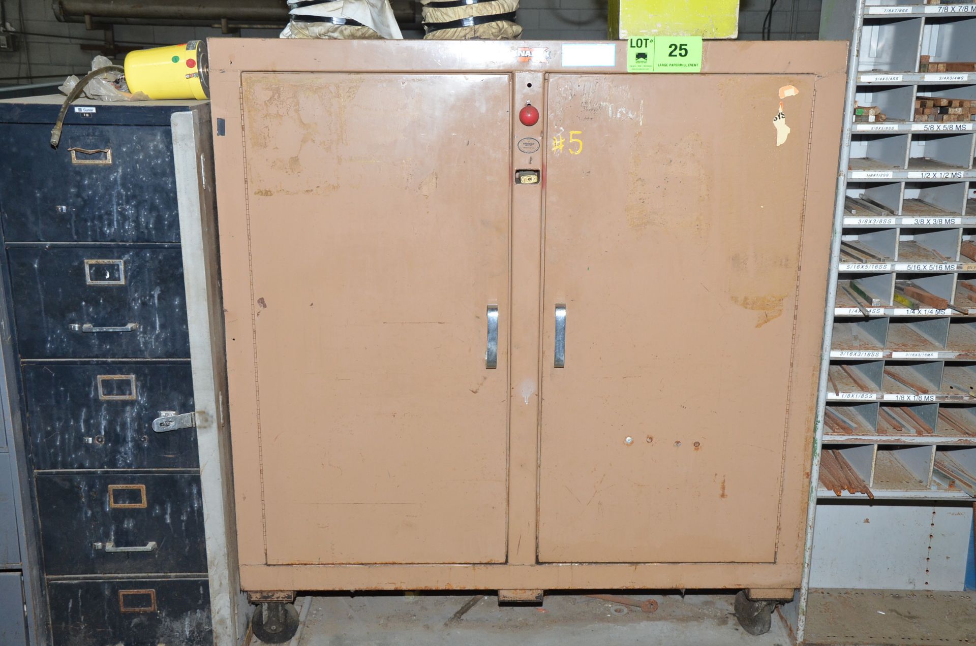 LOT/ KNAACK ROLLING JOB BOX WITH TOOLS AND HYDRAULIC POWER PACK [RIGGING FEES FOR LOT #25 - $150 USD - Image 8 of 8