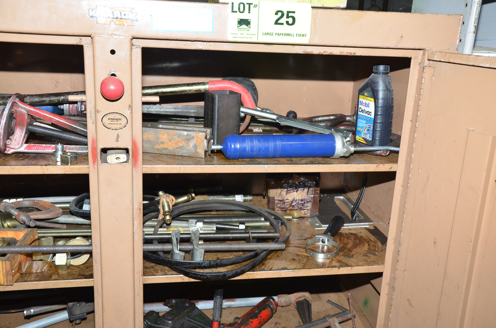 LOT/ KNAACK ROLLING JOB BOX WITH TOOLS AND HYDRAULIC POWER PACK [RIGGING FEES FOR LOT #25 - $150 USD - Image 4 of 8