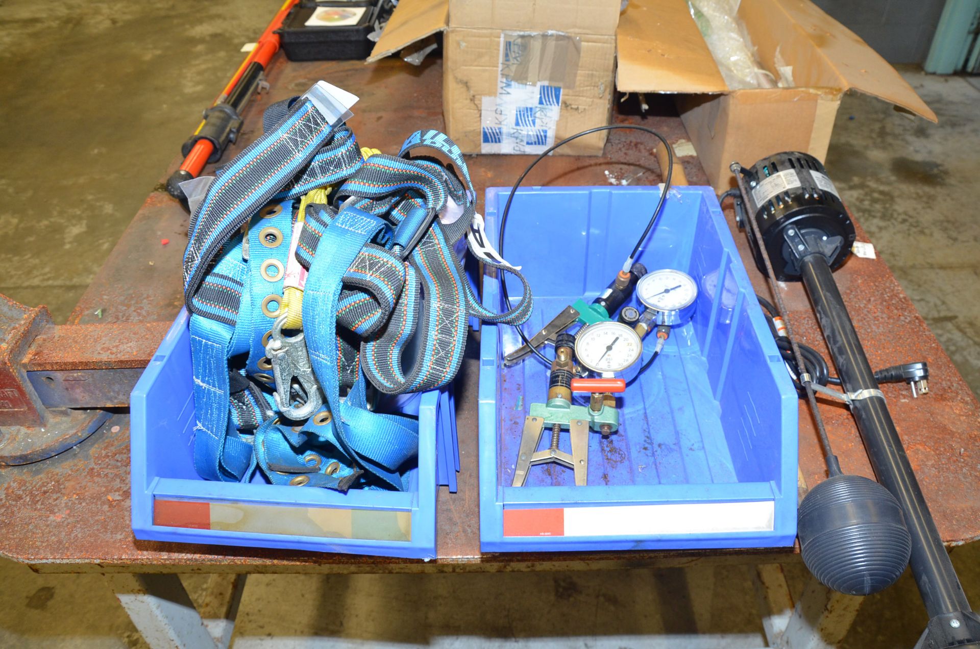 LOT/ ELECTRICAL INSPECTION EQUIPMENT AND THERMAL CAMERA [RIGGING FEES FOR LOT #104 - $85 USD PLUS - Image 5 of 8