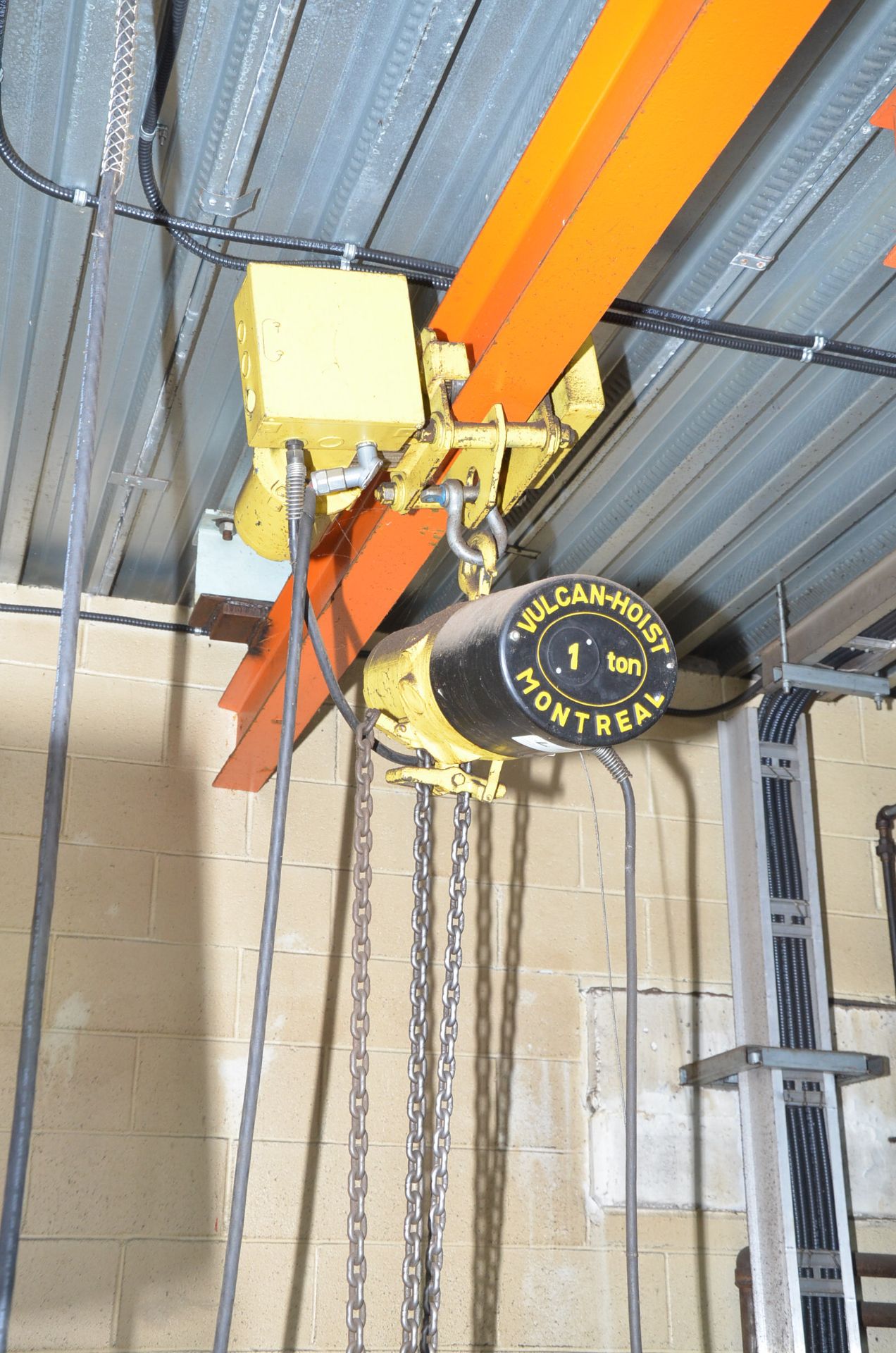 LOT/ VULCAN 1TON CAPACITY ELECTRIC CHAIN HOIST WITH POWERED TROLLEY AND BEAM [RIGGING FEES FOR - Image 2 of 2