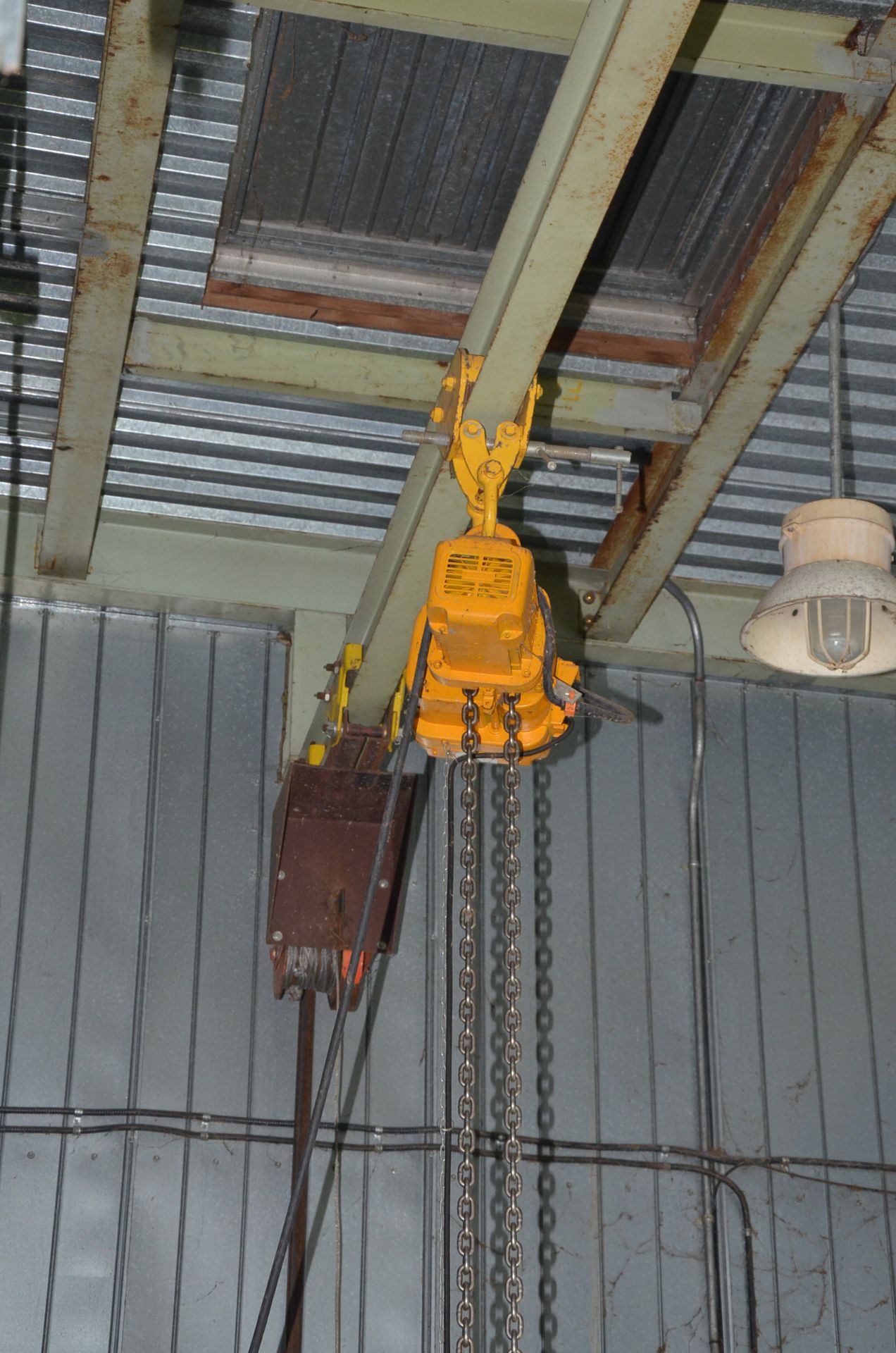 KITO 1.5TON CAPACITY CHAIN HOIST WITH TROLLEY, S/N: N/A [RIGGING FEES FOR LOT #218 - $150 USD PLUS - Image 2 of 3