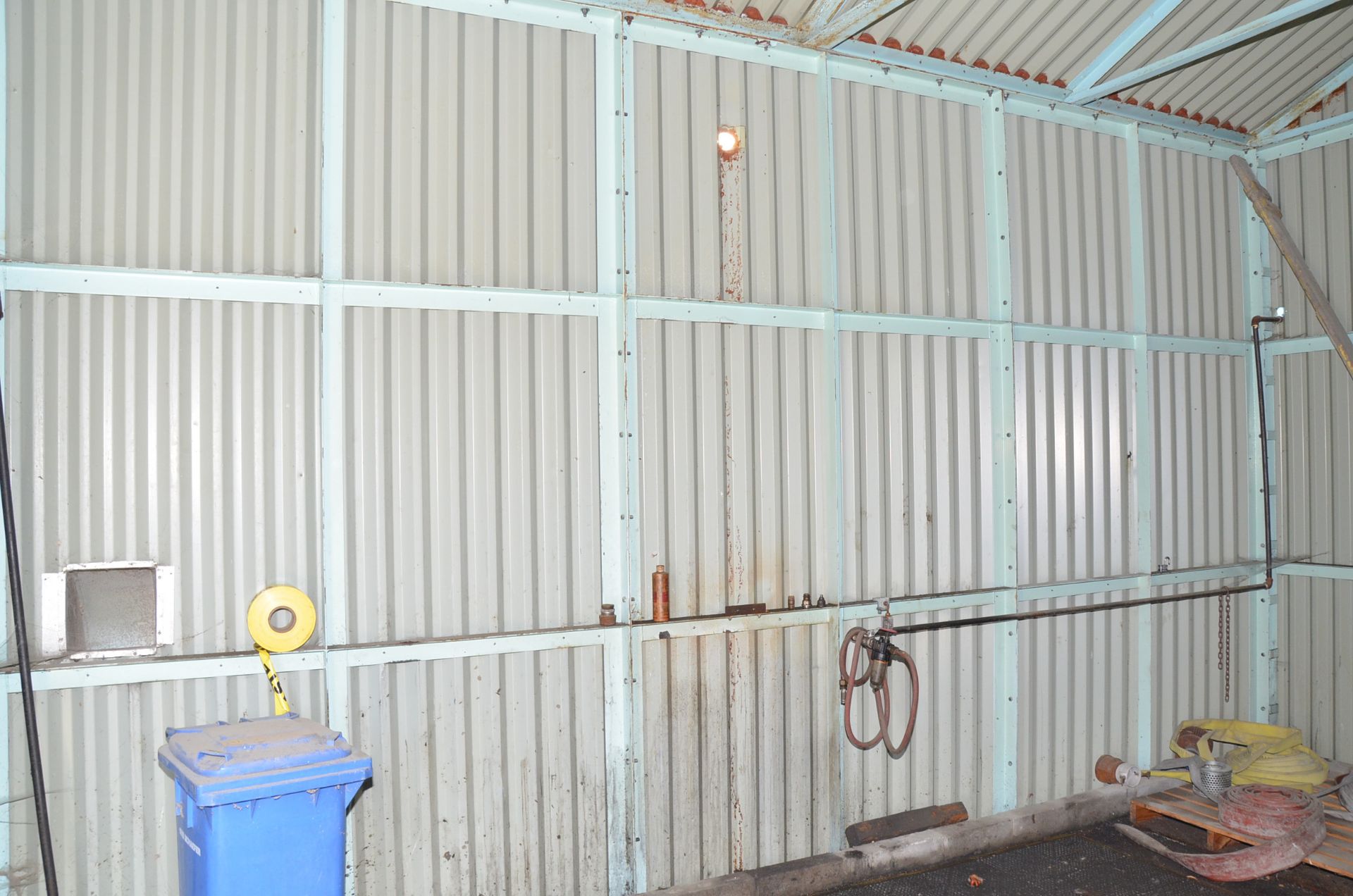 18'X18' MODULAR ALL BOLTED CONSTRUCTION STEEL SHED, S/N N/A [RIGGING FEES FOR LOT #1301 - $TBD USD - Image 5 of 5