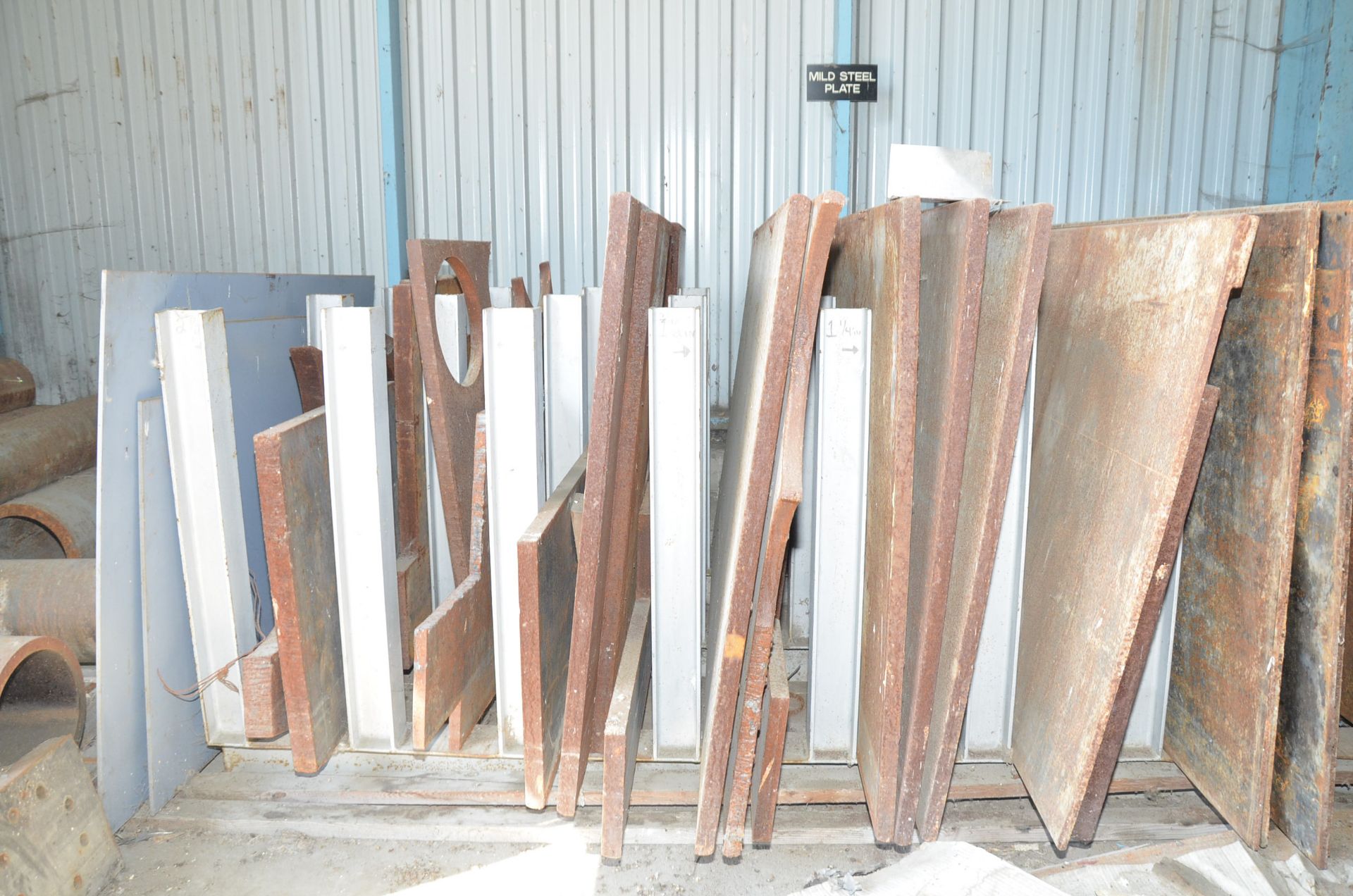 LOT/ FERROUS AND NON FERROUS RAW MATERIALS - SHEET, PLATE AND OFF CUTS [RIGGING FEES FOR LOT #1265 - - Image 2 of 3