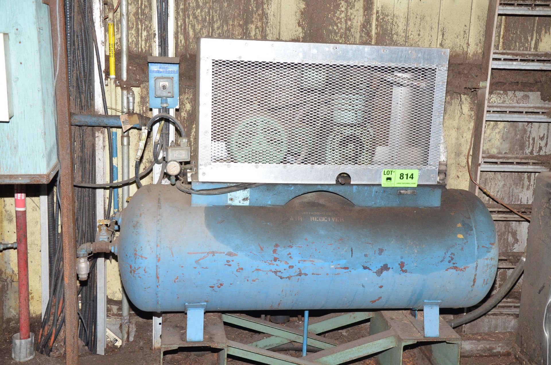 INGERSOLL RAND 15HP TANK MOUNTED PISTON TYPE AIR COMPRESSOR, S/N N/A [RIGGING FEES FOR LOT #814 - $